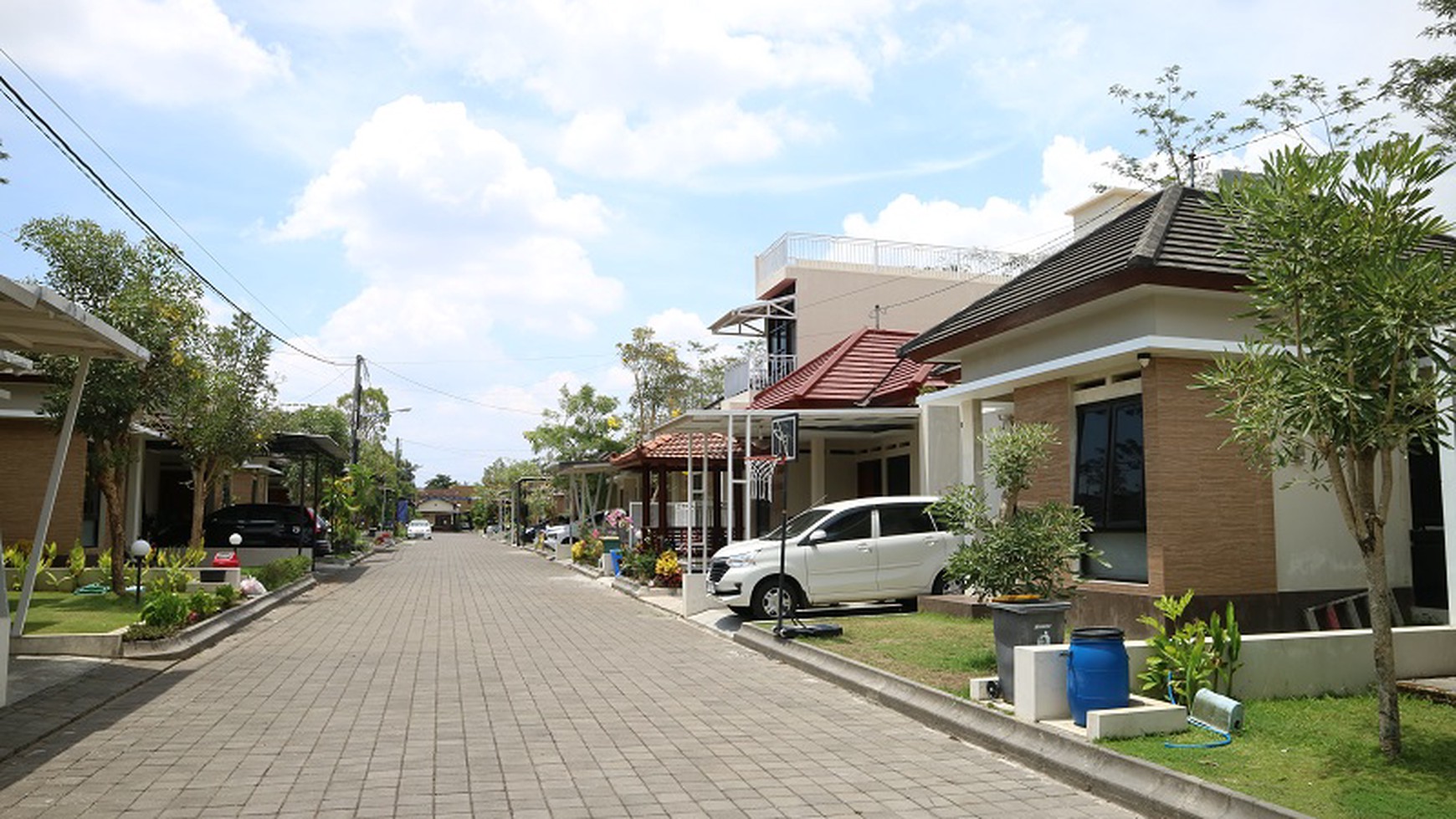 RUMAH CANTIK DENGAN DESAIN MINIMALIS, SIAP HUNI, DI PERUM ADARA CITRA, KALASAN, SLEMAN