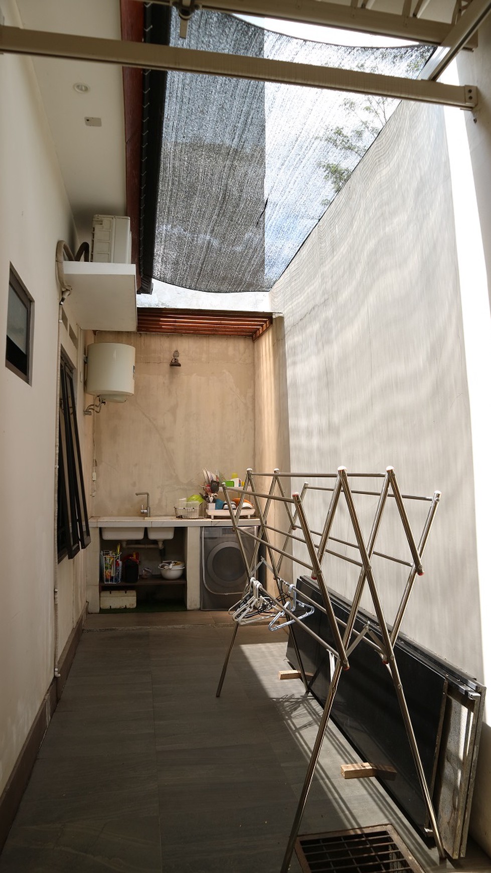 RUMAH CANTIK DENGAN DESAIN MINIMALIS, SIAP HUNI, DI PERUM ADARA CITRA, KALASAN, SLEMAN