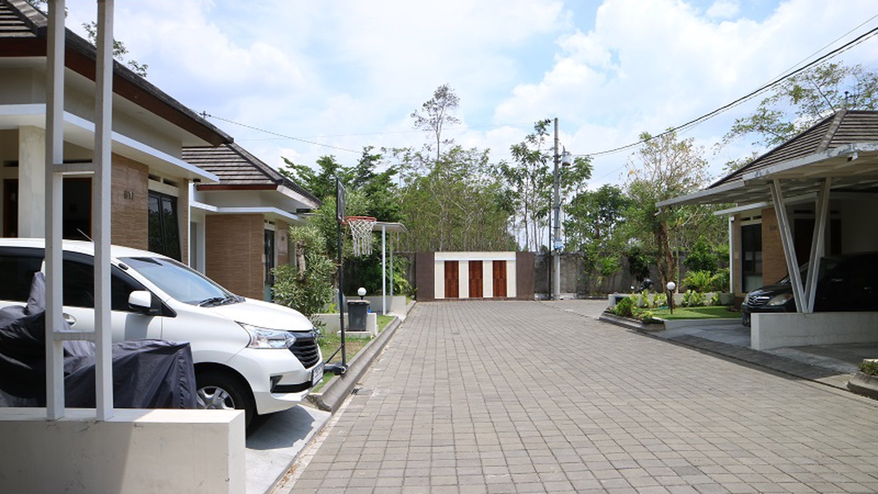 RUMAH CANTIK DENGAN DESAIN MINIMALIS, SIAP HUNI, DI PERUM ADARA CITRA, KALASAN, SLEMAN
