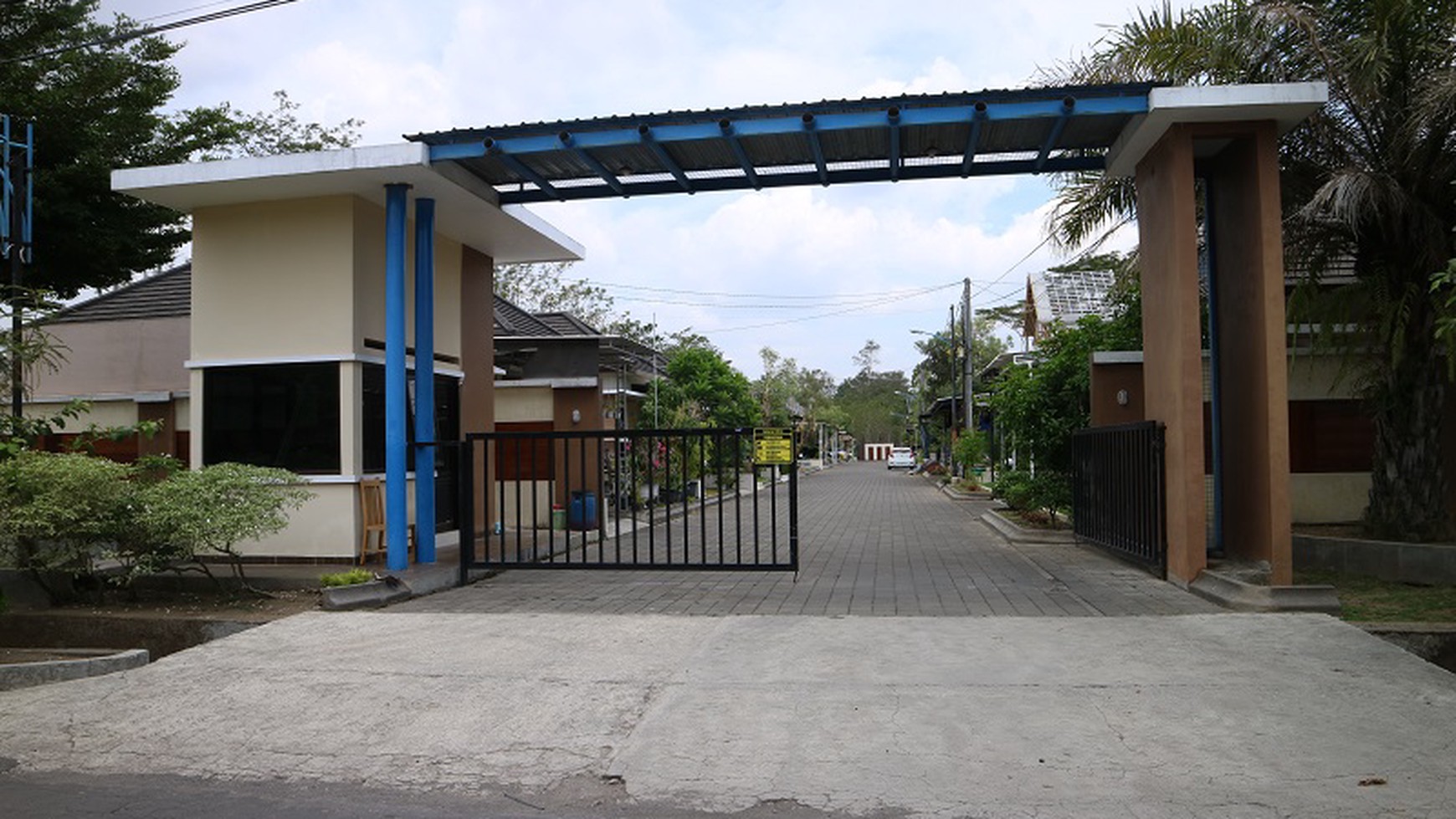 RUMAH CANTIK DENGAN DESAIN MINIMALIS, SIAP HUNI, DI PERUM ADARA CITRA, KALASAN, SLEMAN