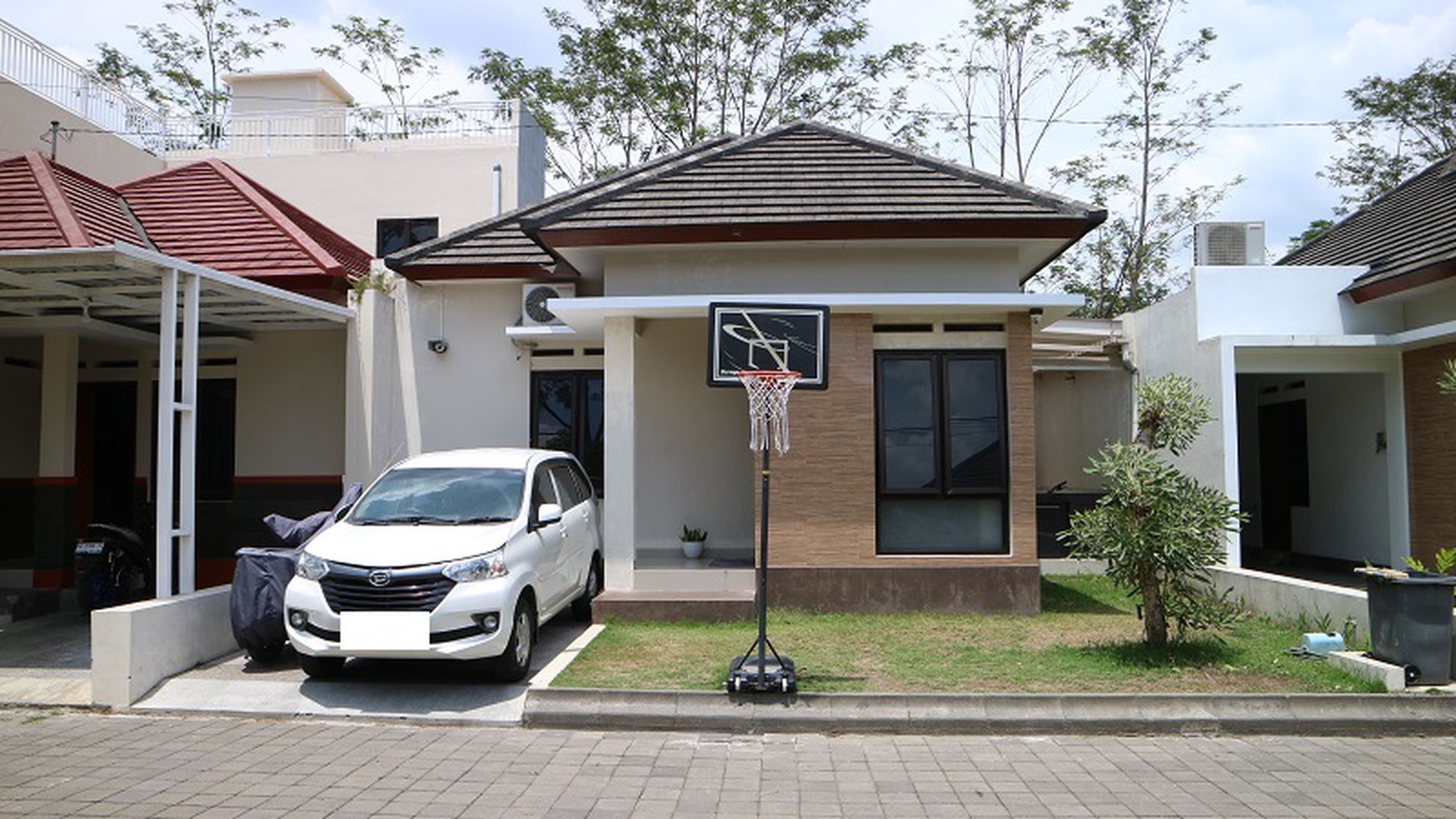 RUMAH CANTIK DENGAN DESAIN MINIMALIS, SIAP HUNI, DI PERUM ADARA CITRA, KALASAN, SLEMAN