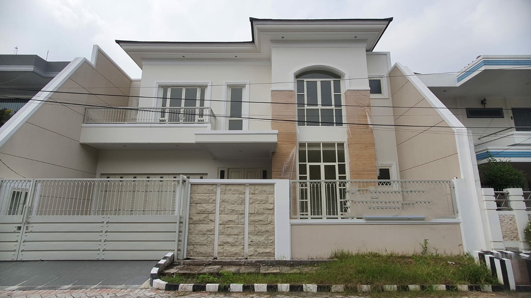 Dijual Rumah Baru Satelit Indah - Modern New Premium Quality - Sukomanunggal Surabaya dekat Chofa