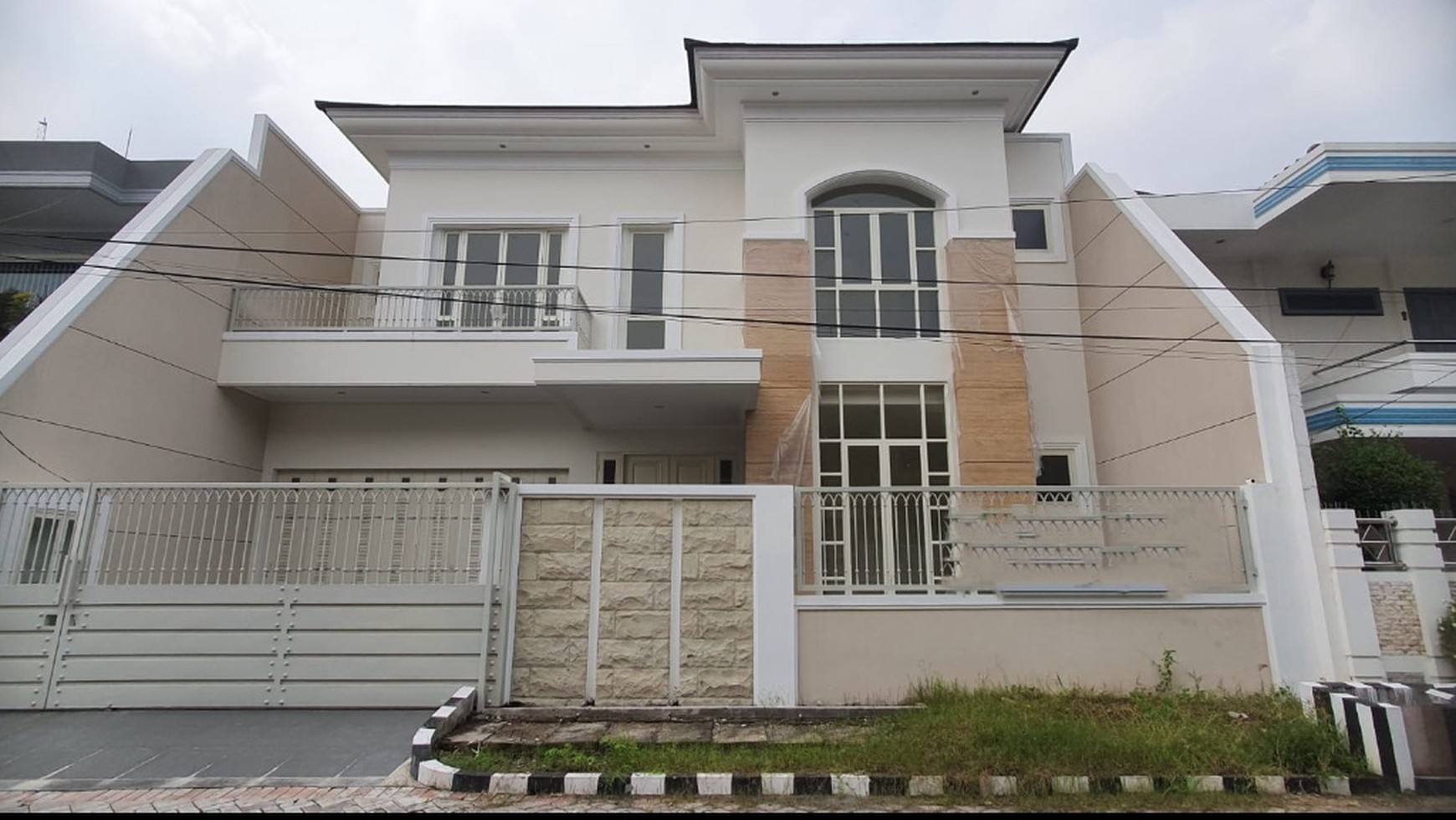 Dijual Rumah Baru Satelit Indah - Modern New Premium Quality - Sukomanunggal Surabaya dekat Chofa