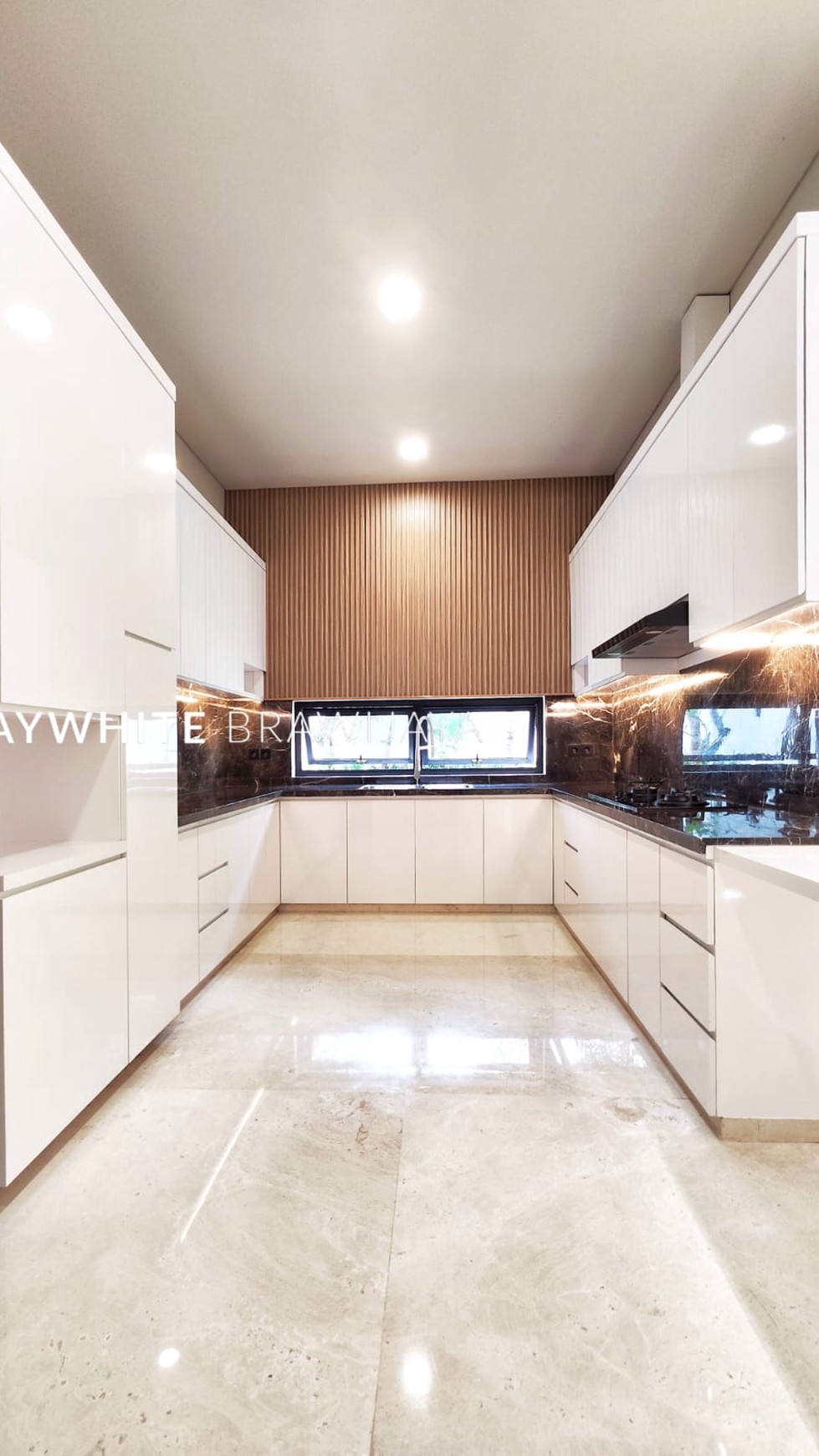 Brand New Luxurious Modern House Kemang 