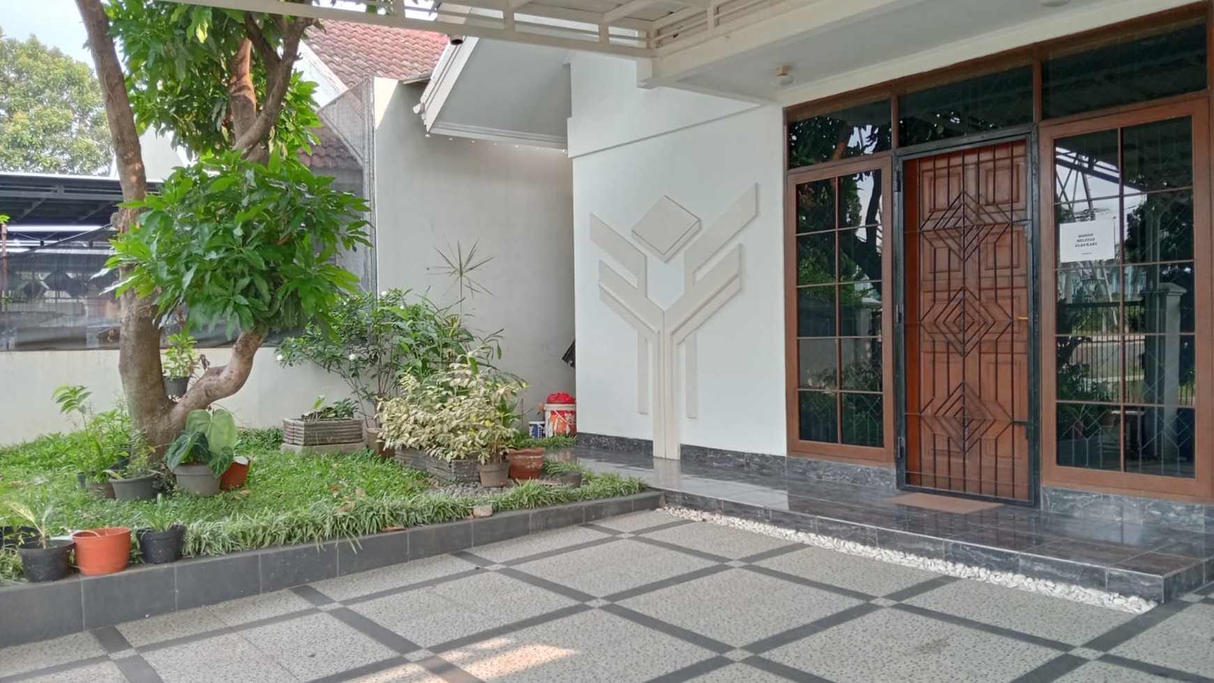 Rumah Cantik Terawat di Komplek Singgasana, Bandung