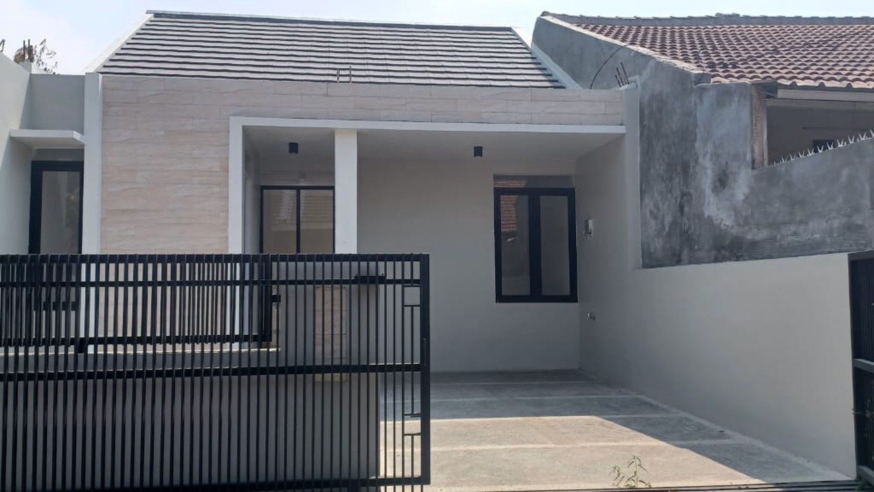 Rumah Minimalis di Komplek Taman Holis Indah