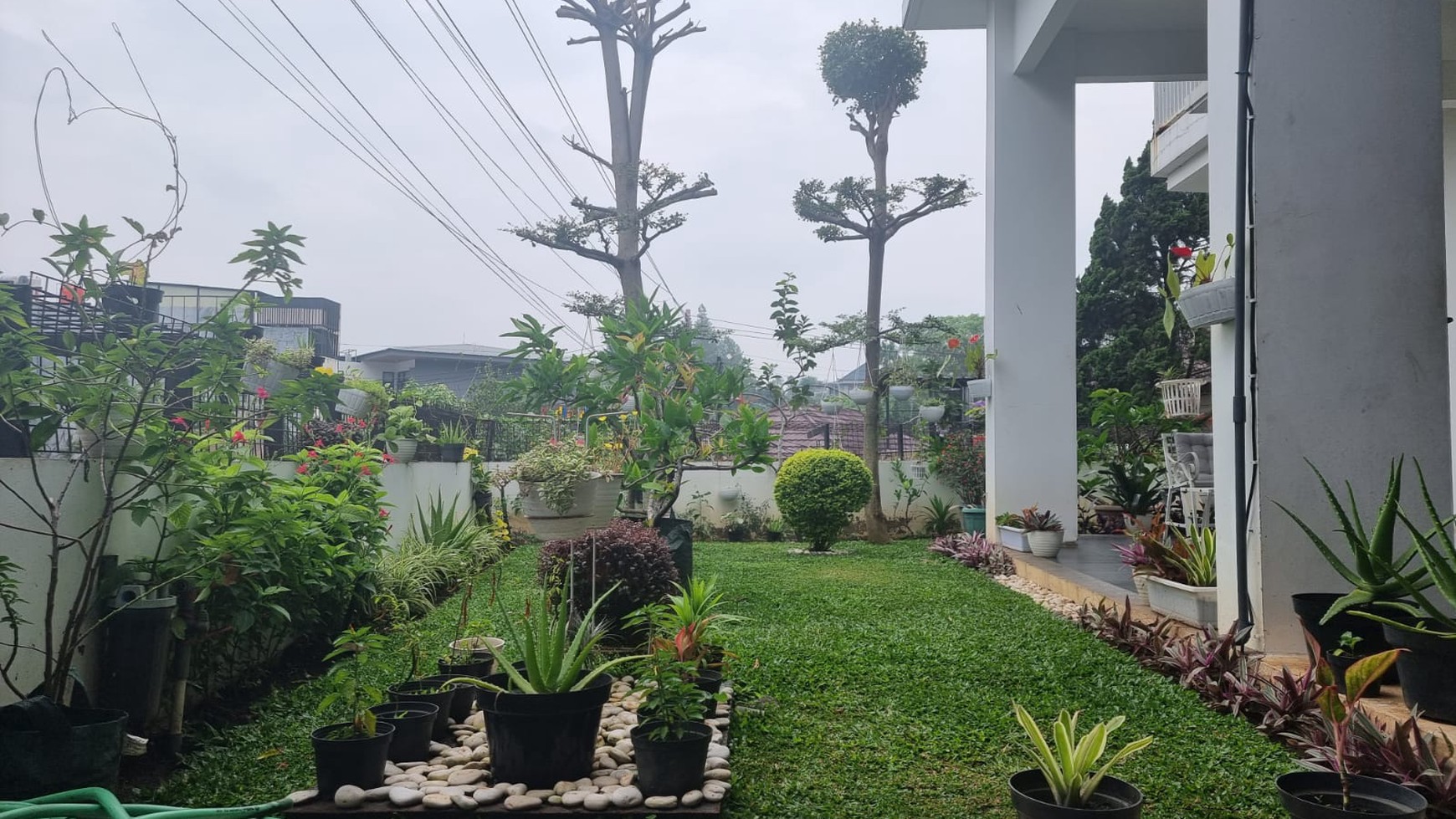 Rumah Mewah Siap Pakai di Komplek Setraduta Bandung