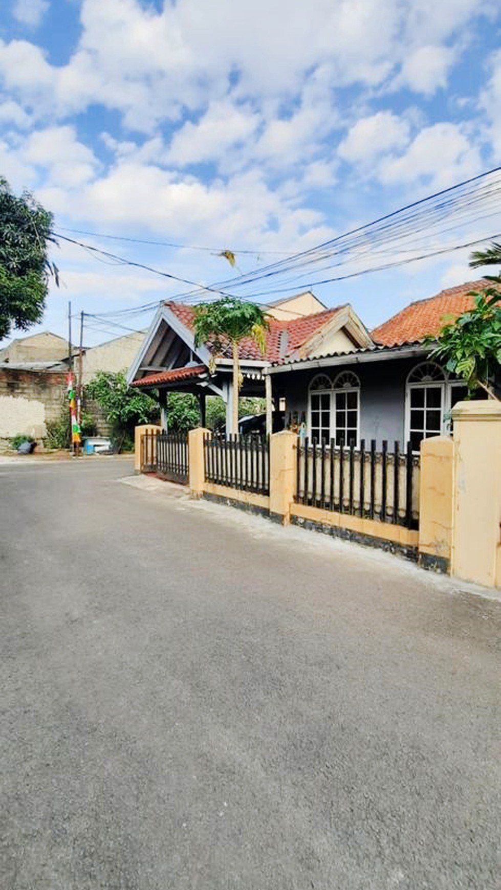 Rumah Hoek di Komp perhubungan Kampung Utan