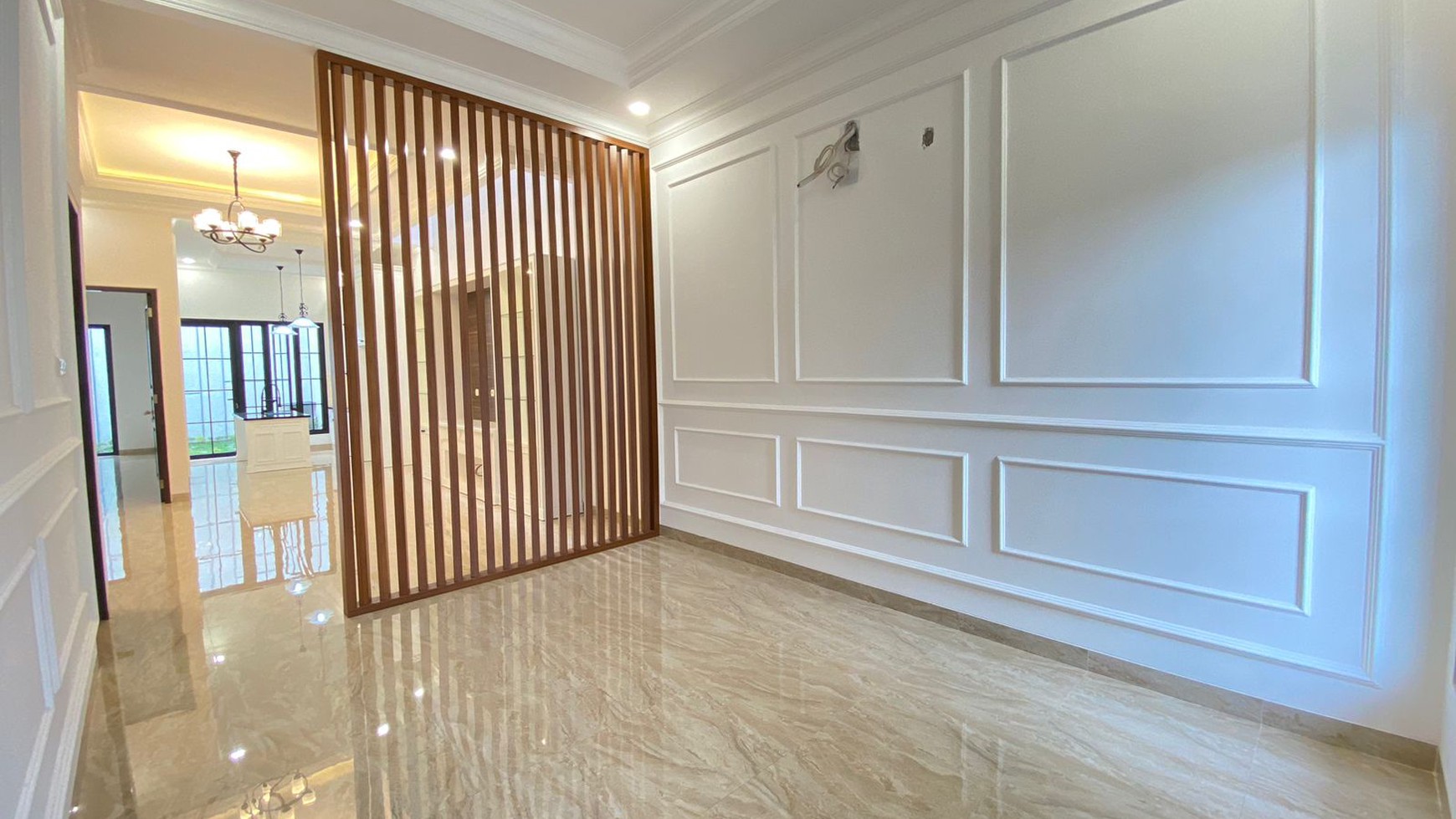 Rumah mewah baru di bangun dengan semi furnished di Duren Sawit, Jakarta Timur