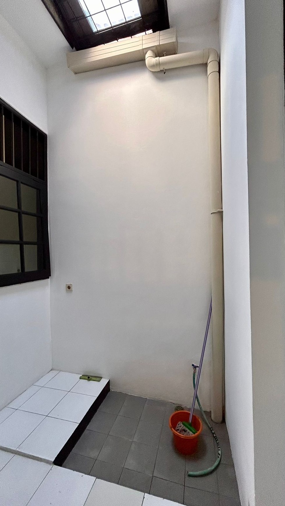 Rumah 1 lantai rapi di Villa Melati Mas Serpong dekat BSD City