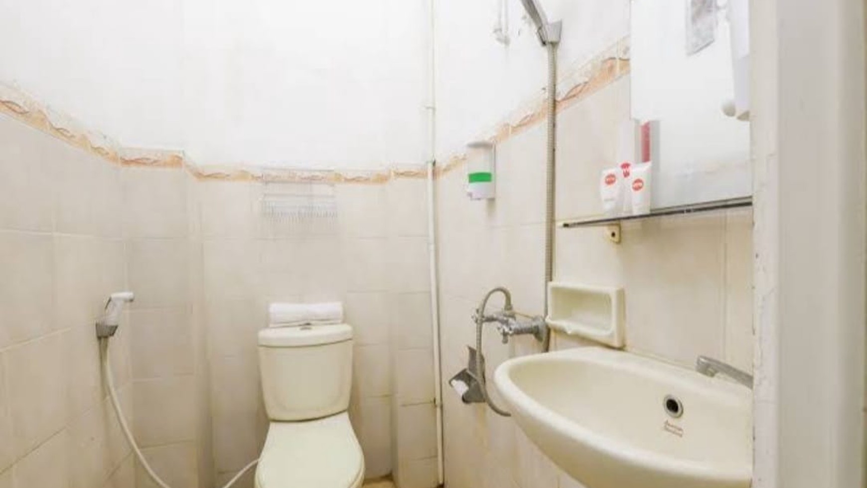 Hotel Dengan Tingkat Penginapan 80% Ditengah Pusat Kota Di Area Pasar Baru