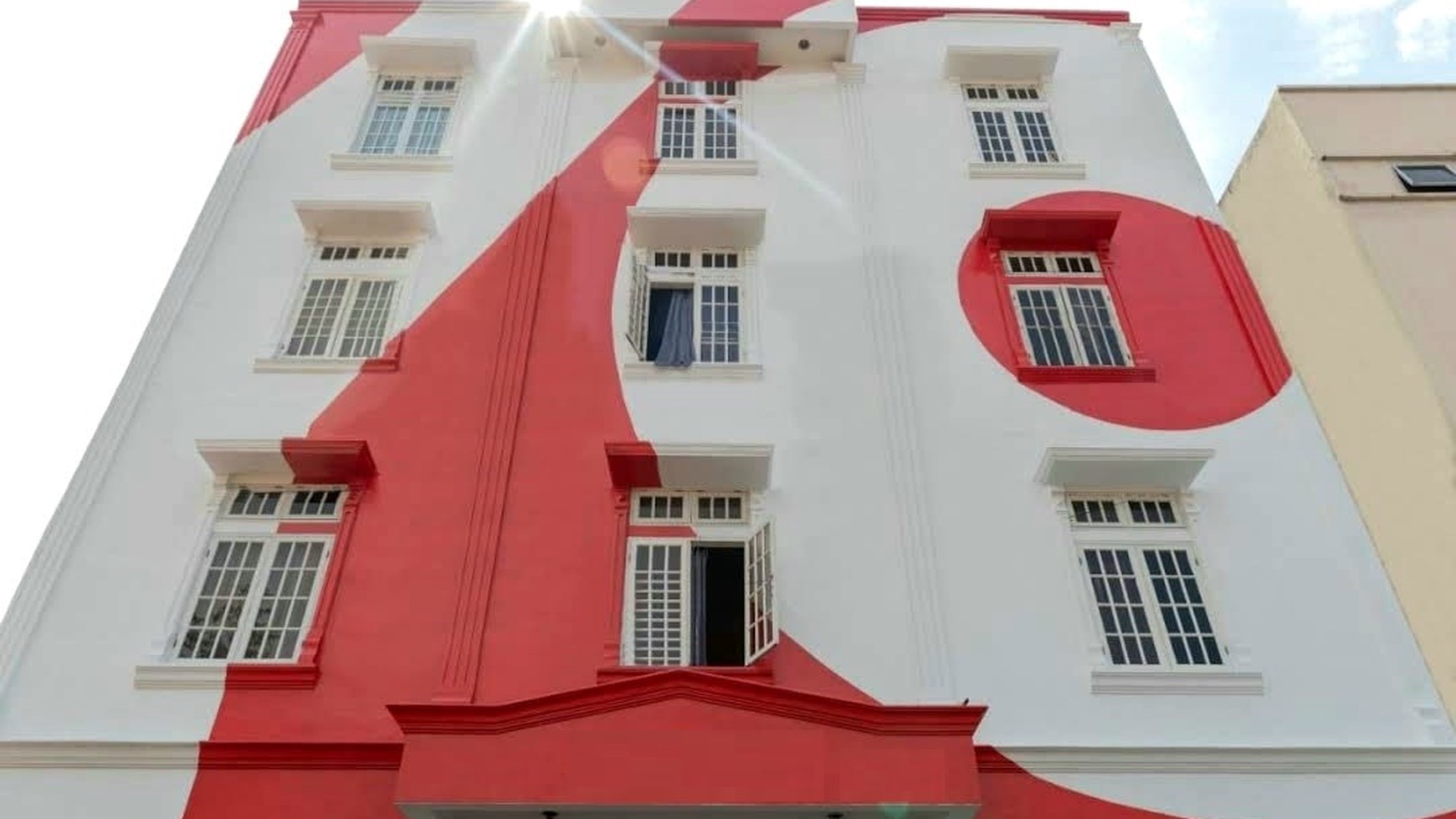 Hotel Dengan Tingkat Penginapan 80% Ditengah Pusat Kota Di Area Pasar Baru