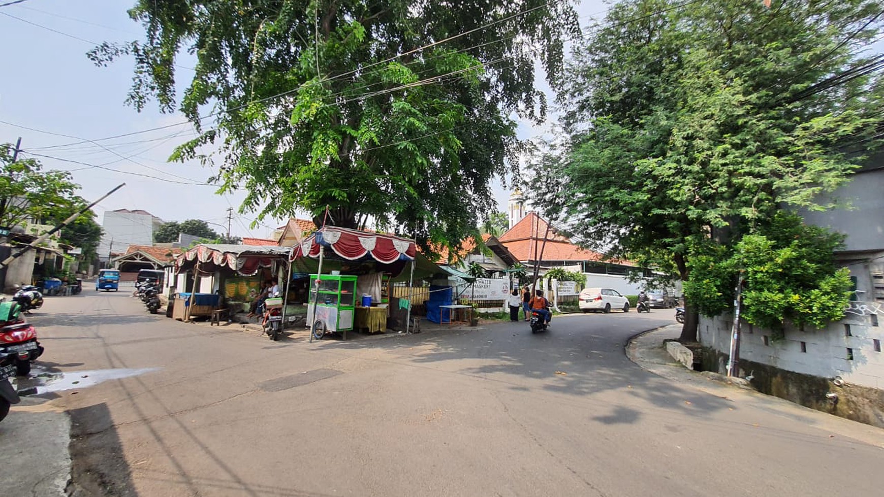 Dijual Tanah dan Rumah Hoek, tepat sebelah masjid di Jl. Kemanggisan Ilir Raya - Jakarta Barat