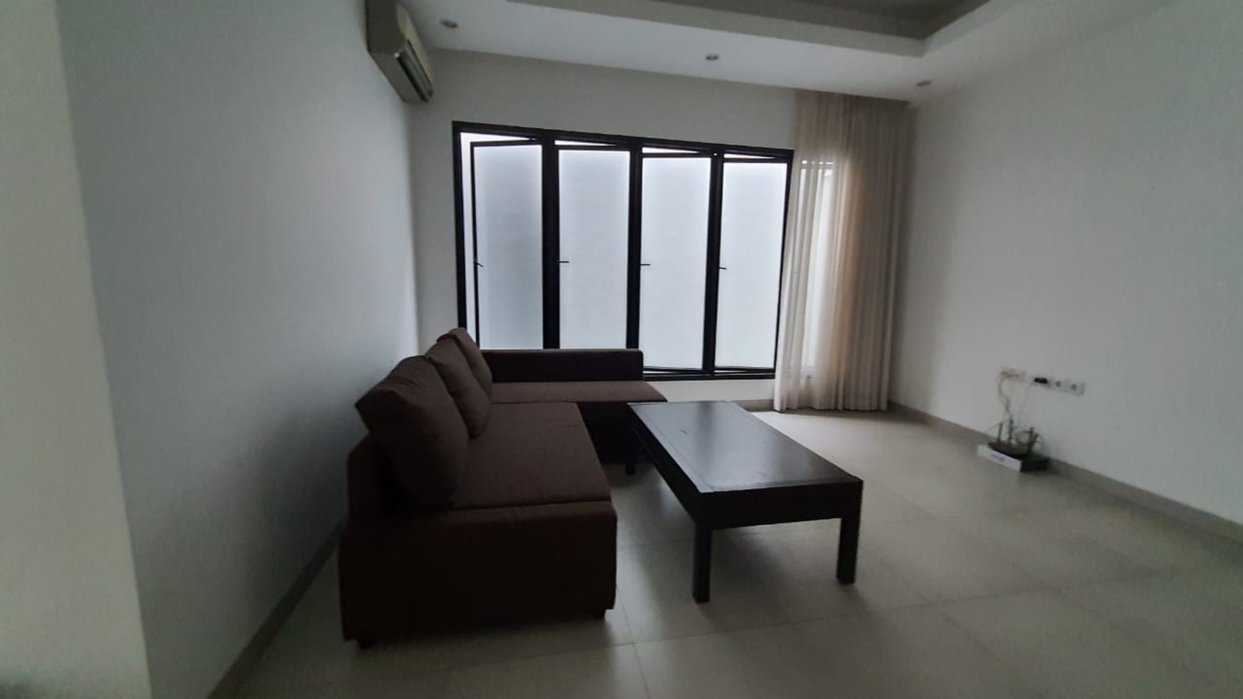 Dijual rumah baru di Jl Semarang - Menteng - Jakarta Pusat