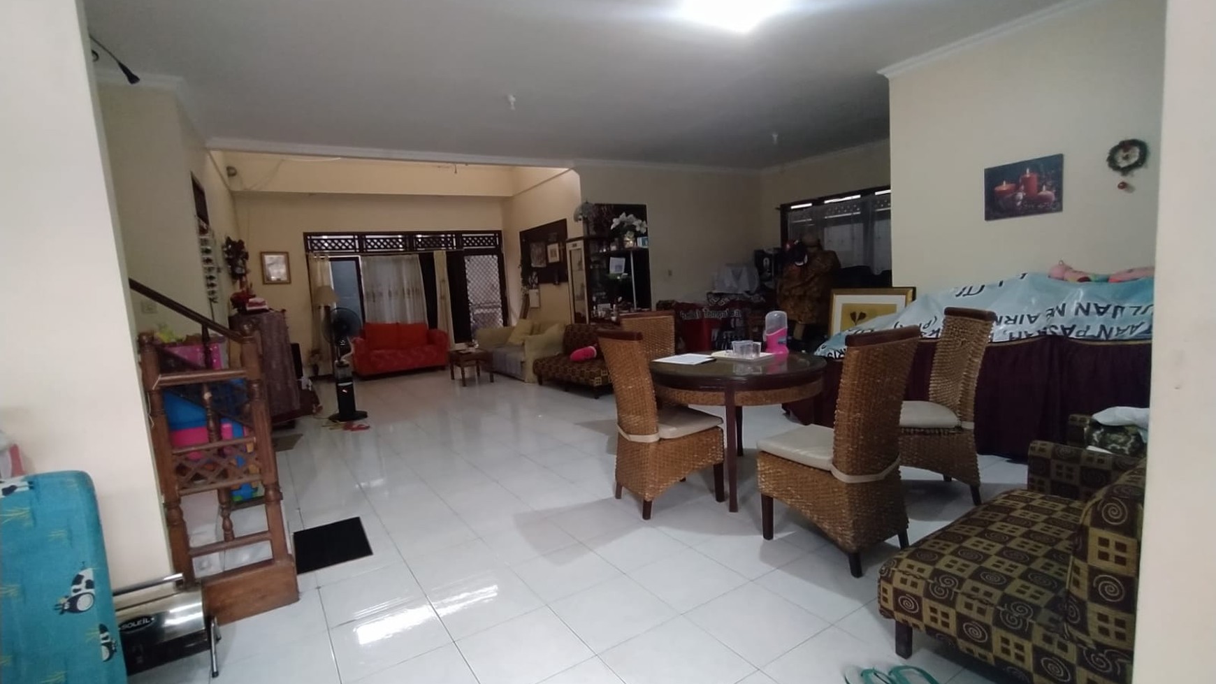 dijual rumah di dalam komplek pondok kuwera