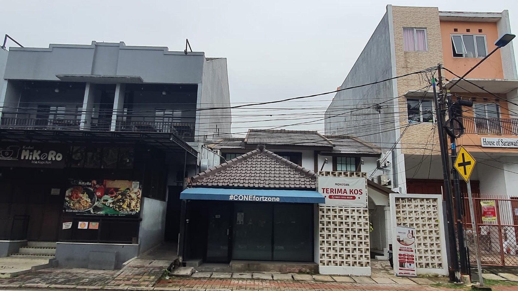 Dijual rumah berikut kos2an strategis untuk usaha - Kelapa Gading