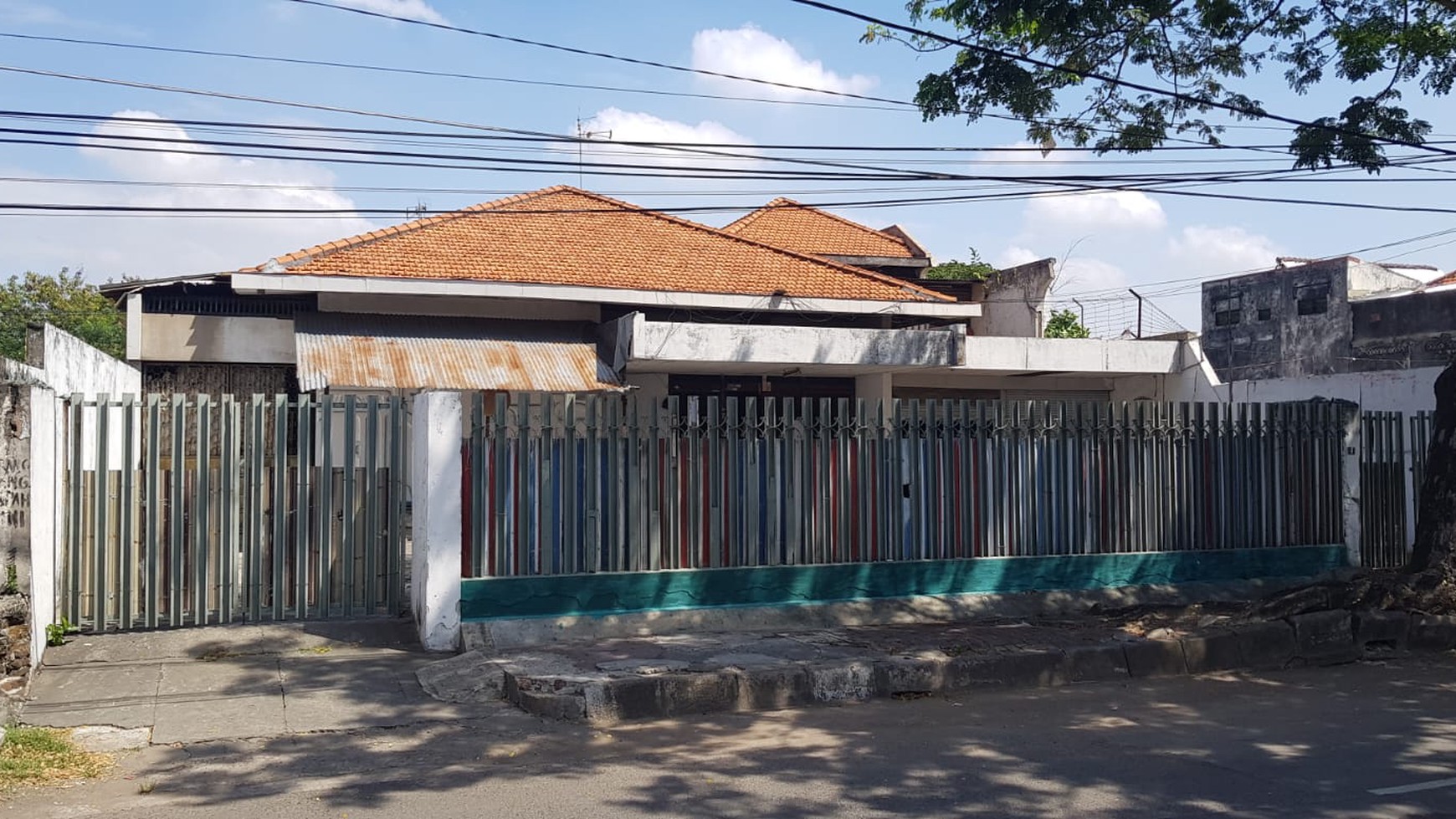 Dijual Rumah SURABAYA PUSAT - Layout Ruang LUAS Loss Bagus tidak banyak sekat