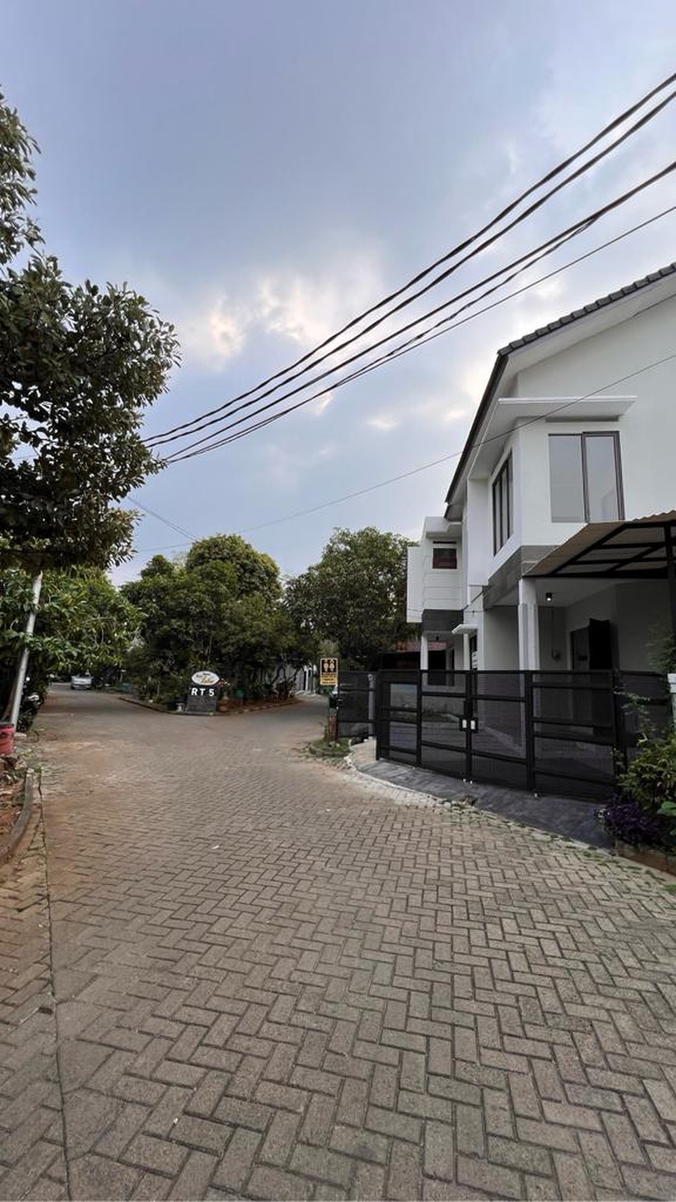 Rumah Bagus Di Gardenia Loka, Graha Raya Bintaro Jaya