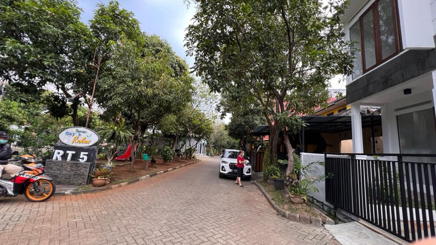 Rumah Bagus Di Gardenia Loka, Graha Raya Bintaro Jaya