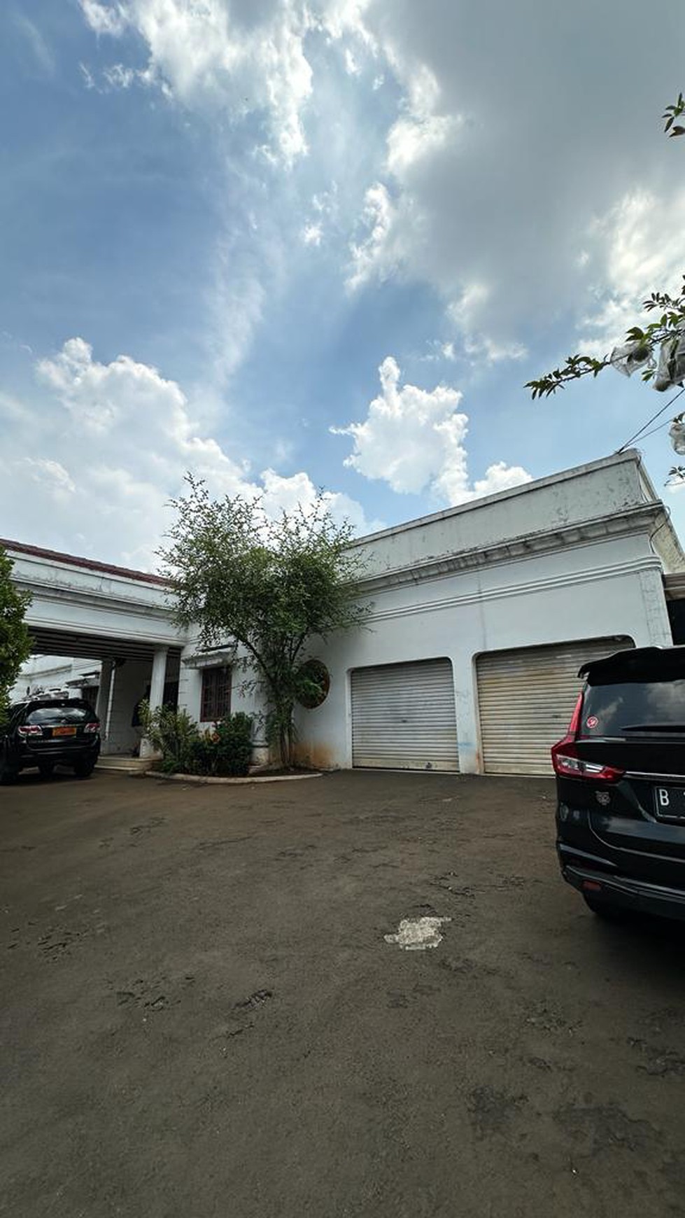 Dijual Rumah Klasik Komplek DEPLU Tangerang 