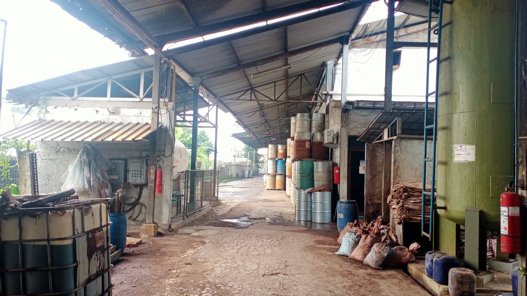 Dijual pabrik dan gudang di jalan raya narogong bekasi