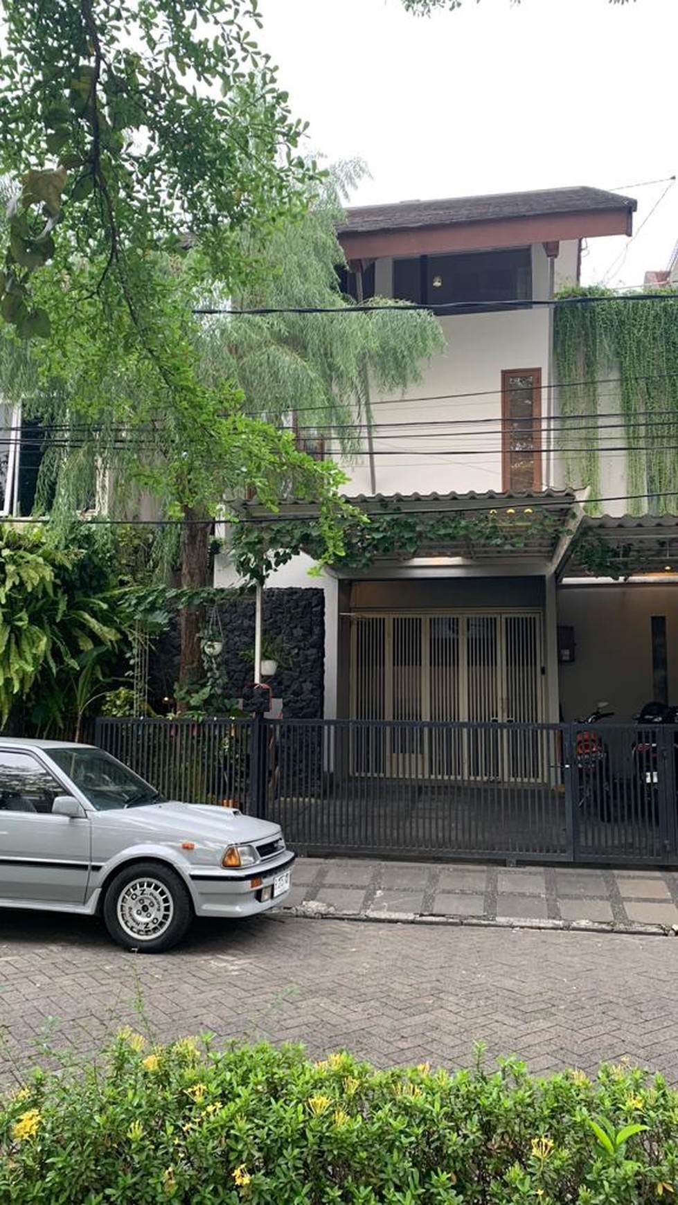 Rumah Cantik, Bagus, Full Furnished ,siap huni Lokasi strategis di Bintaro.