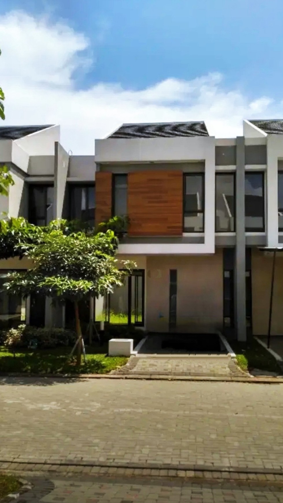 Termurah. Rumah bagus Eminent Prestigia, Serpong