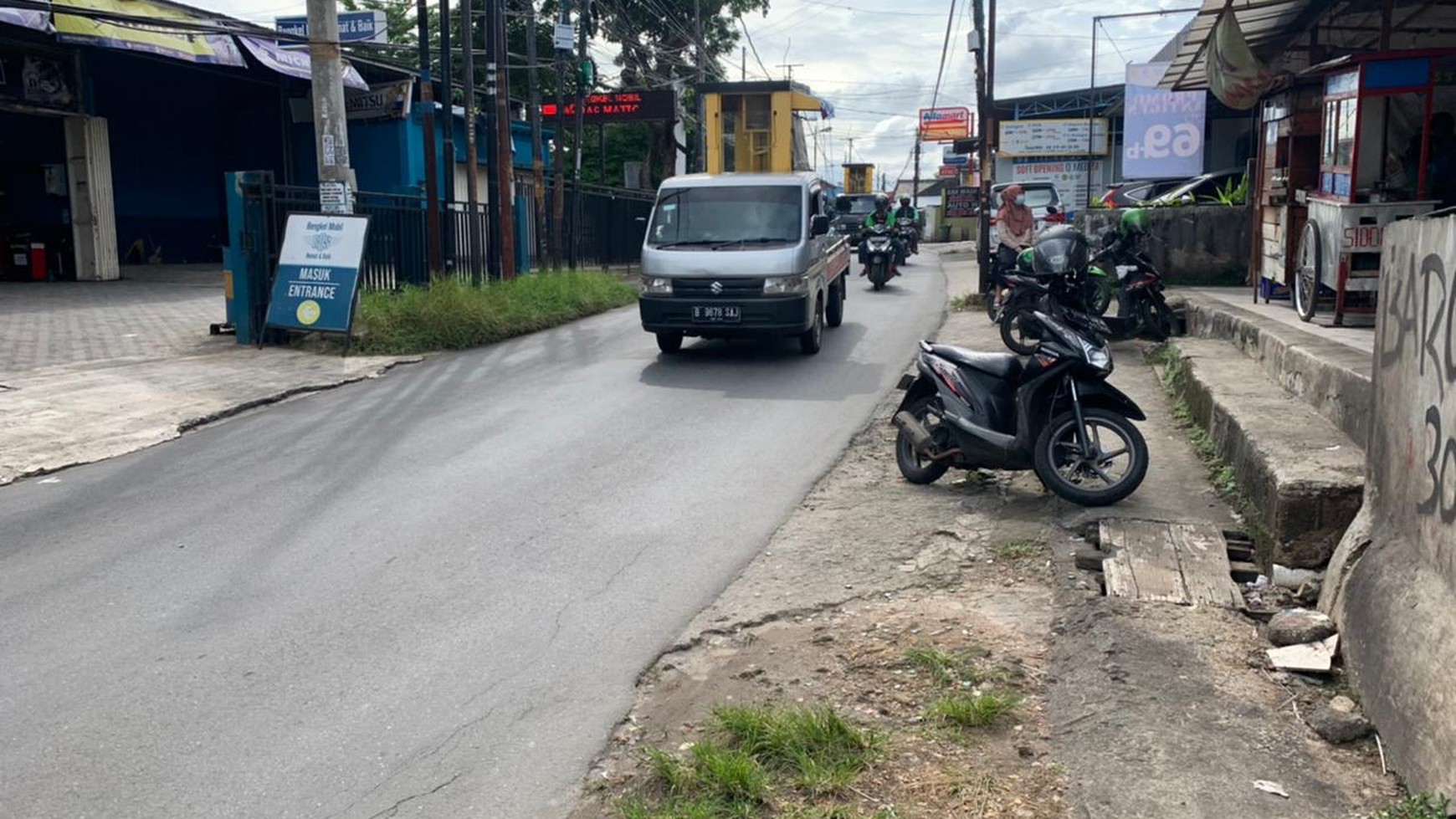 Kavling Lokasi Pinggir Jalan di Bukit Cinere Raya, Depok