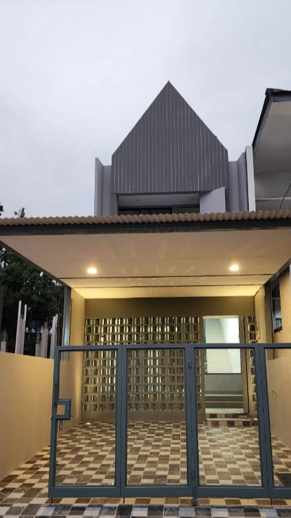 RUMAH BARU DI BSD (DEKAT STASIUN KERETA API)