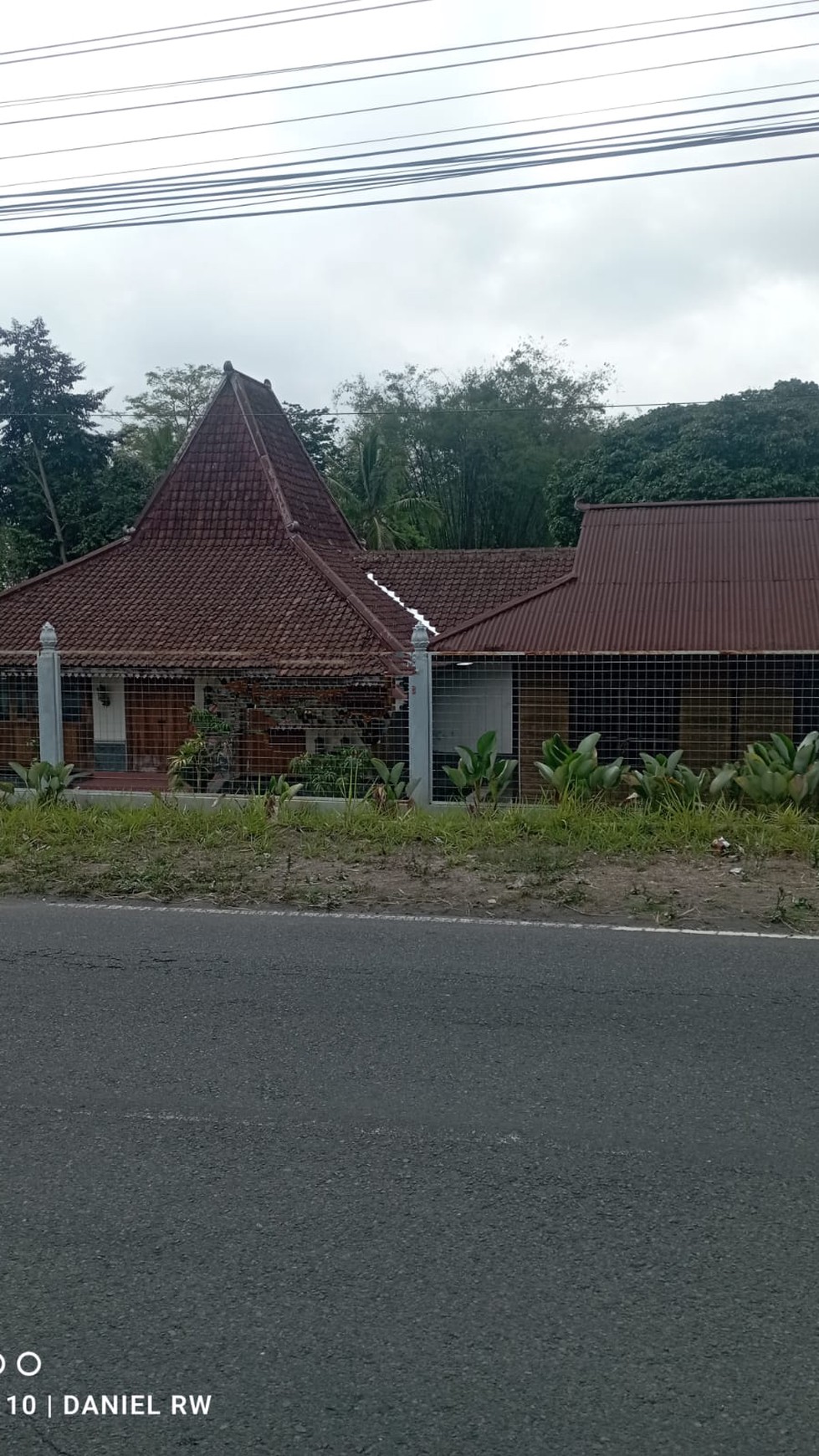 Tanah Luas 2401 Meter Persegi & Bangunan Joglo Lokasi Pakem Sleman 