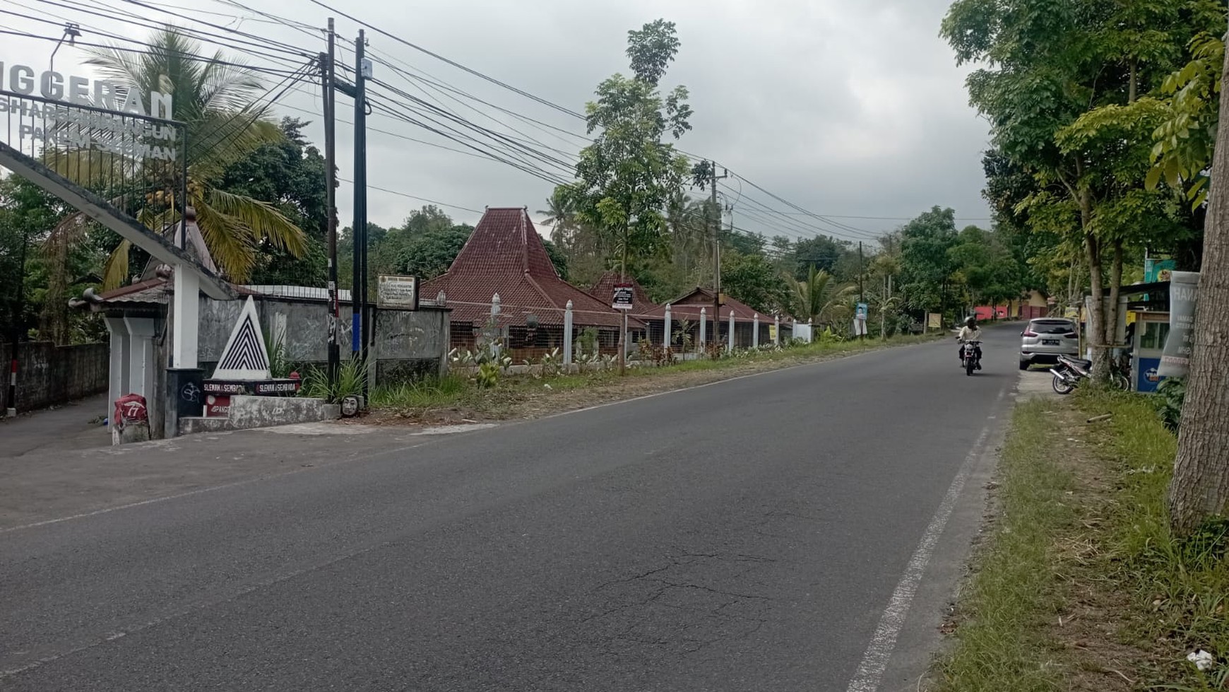 Tanah Luas 2401 Meter Persegi & Bangunan Joglo Lokasi Pakem Sleman 