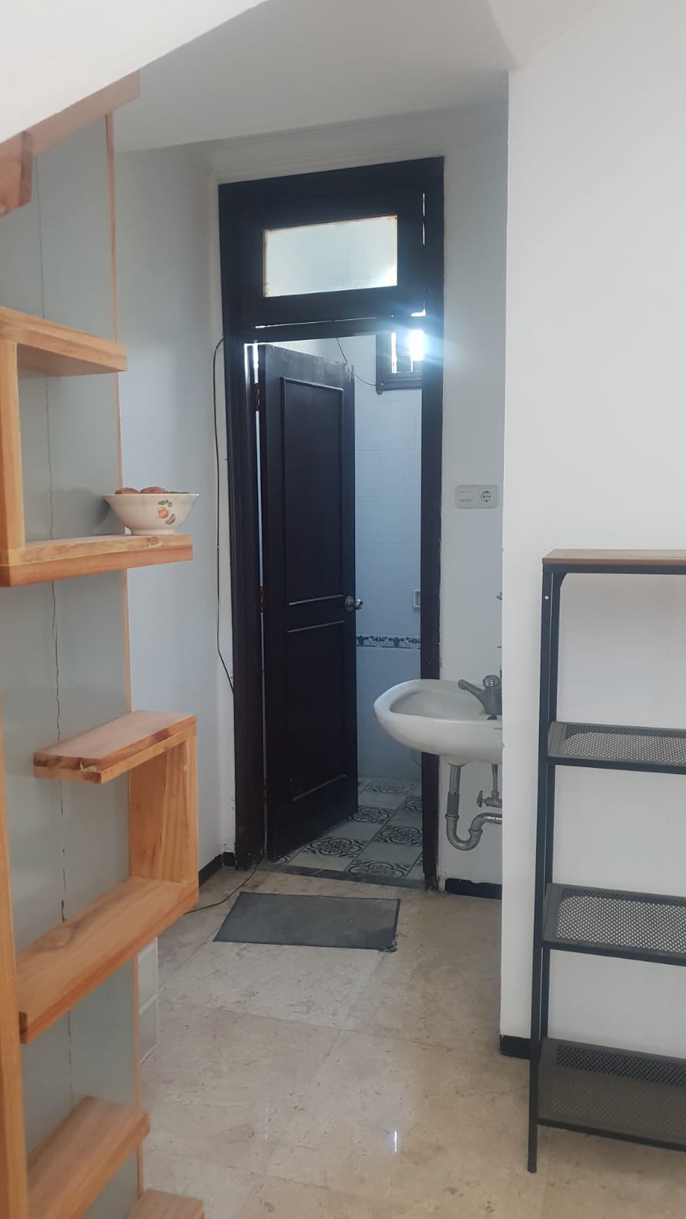 Dijual Rumah SEMI Furnished + MARMER RENOV Cantik Perumahan Villa Bukit Mas Surabaya Barat