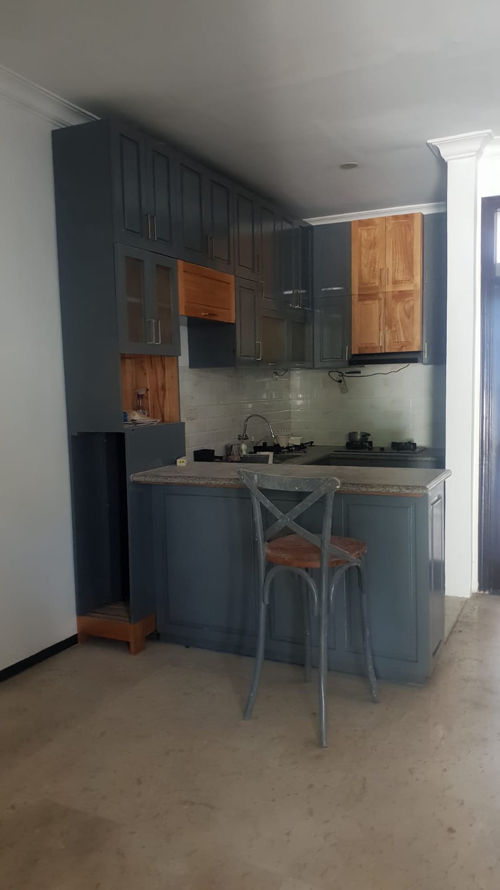 Dijual Rumah SEMI Furnished + MARMER RENOV Cantik Perumahan Villa Bukit Mas Surabaya Barat