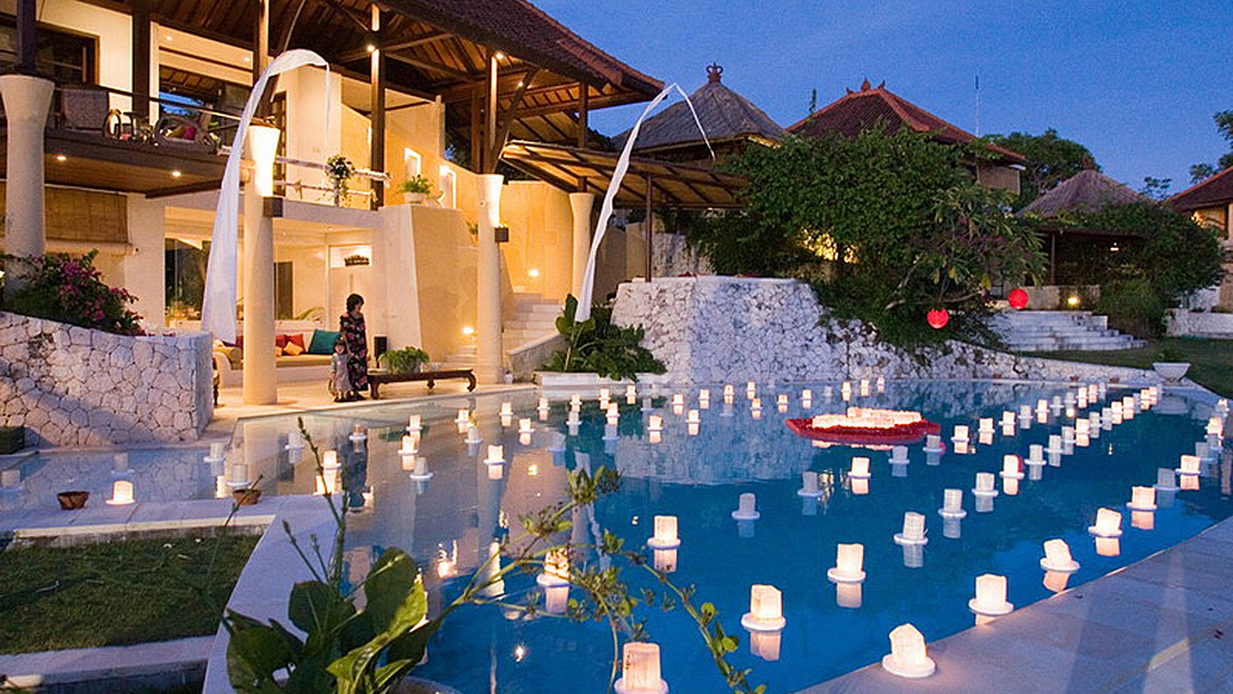 A large complex of four villas with a total of 7 bedrooms in Nusa Dua,