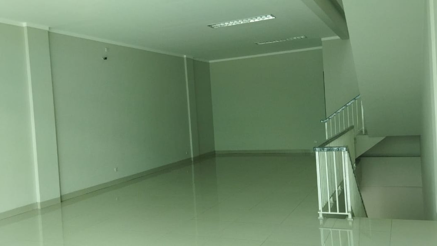 Ruko Mewah 3 Lantai dilokasi CBD Bintaro Row Jalan 42m