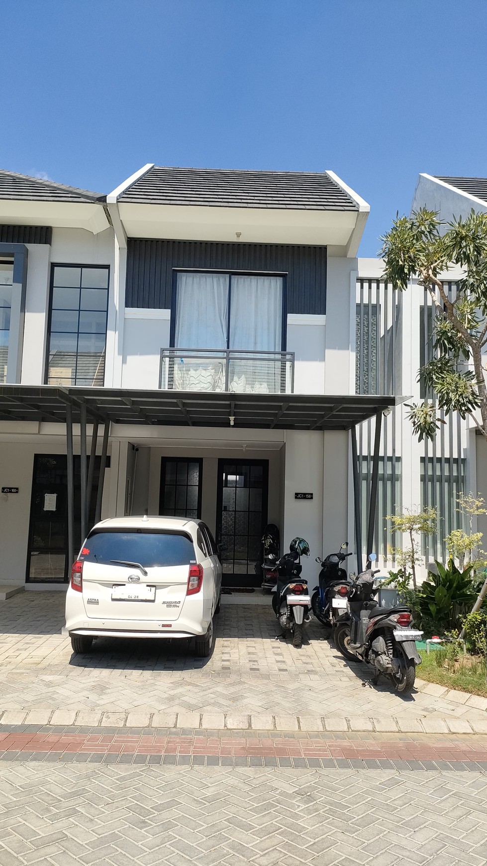 Dijual Rumah di  Grand Pakuwon Cluster Gladstone