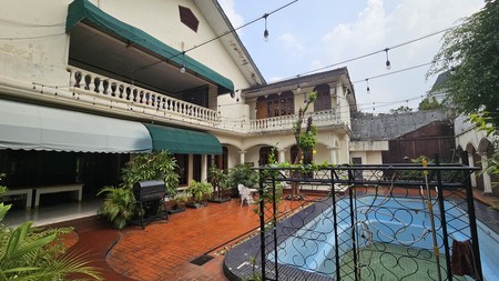 Rumah Siap untuk Usaha dan Siap Huni dengan Kolam Renang di Kemang Timur, Jakarta Selatan 