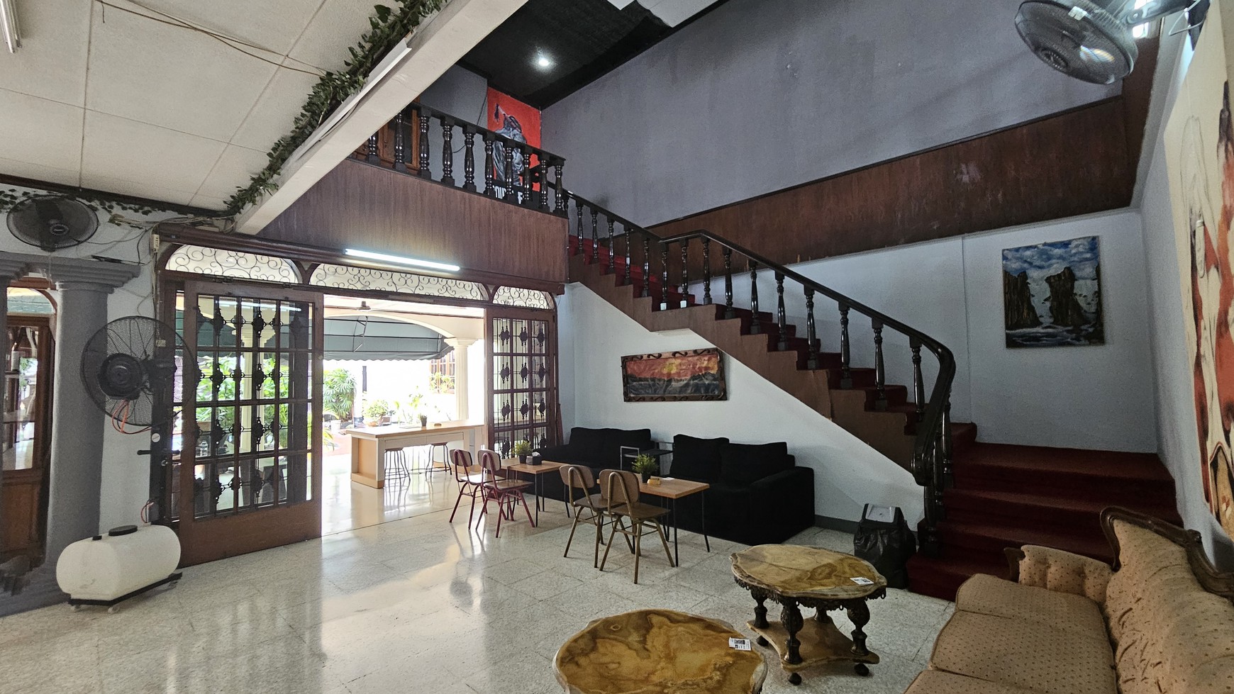 Rumah Siap untuk Usaha dan Siap Huni dengan Kolam Renang di Kemang Timur, Jakarta Selatan 