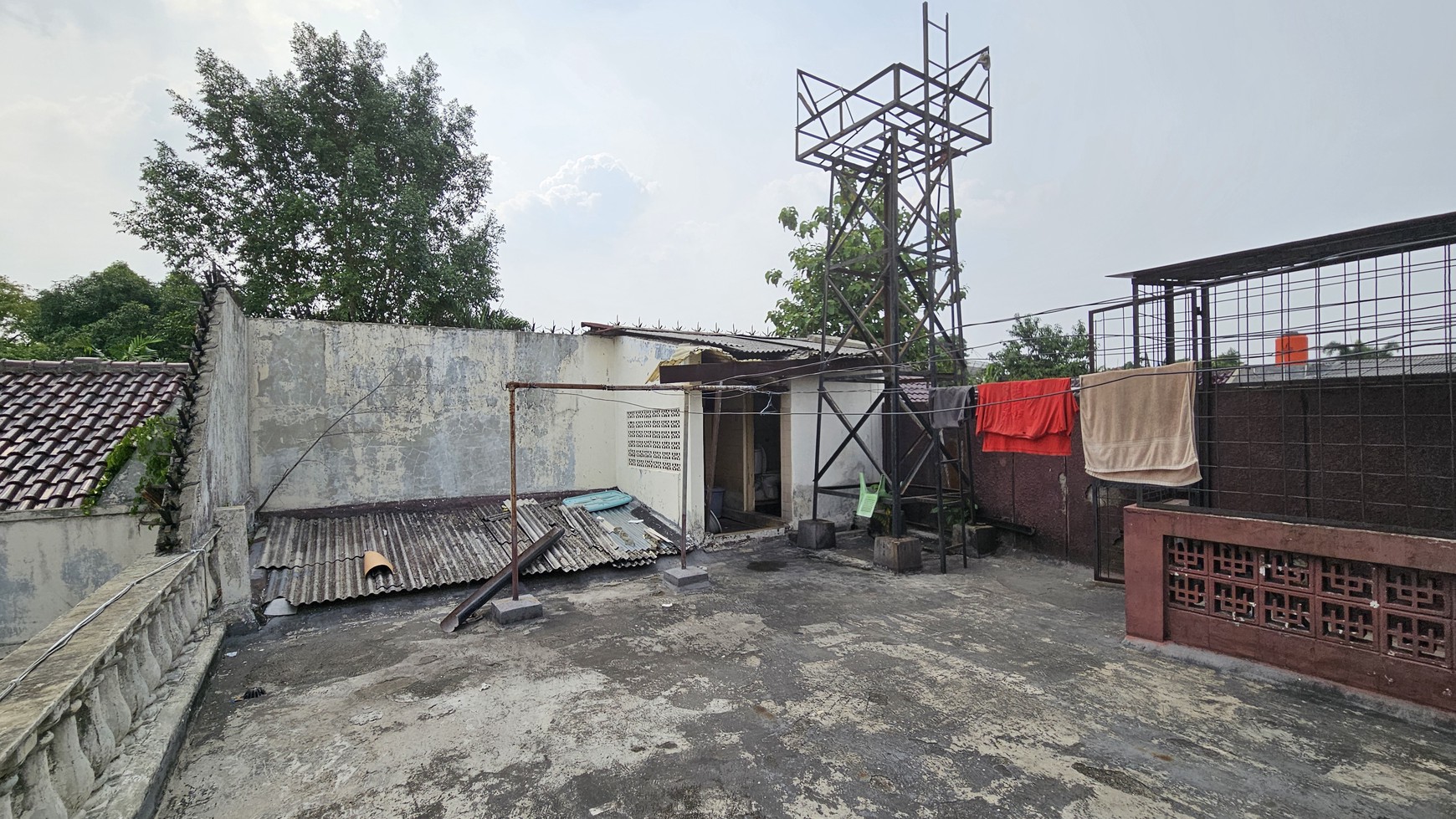 Rumah Siap untuk Usaha dan Siap Huni dengan Kolam Renang di Kemang Timur, Jakarta Selatan 