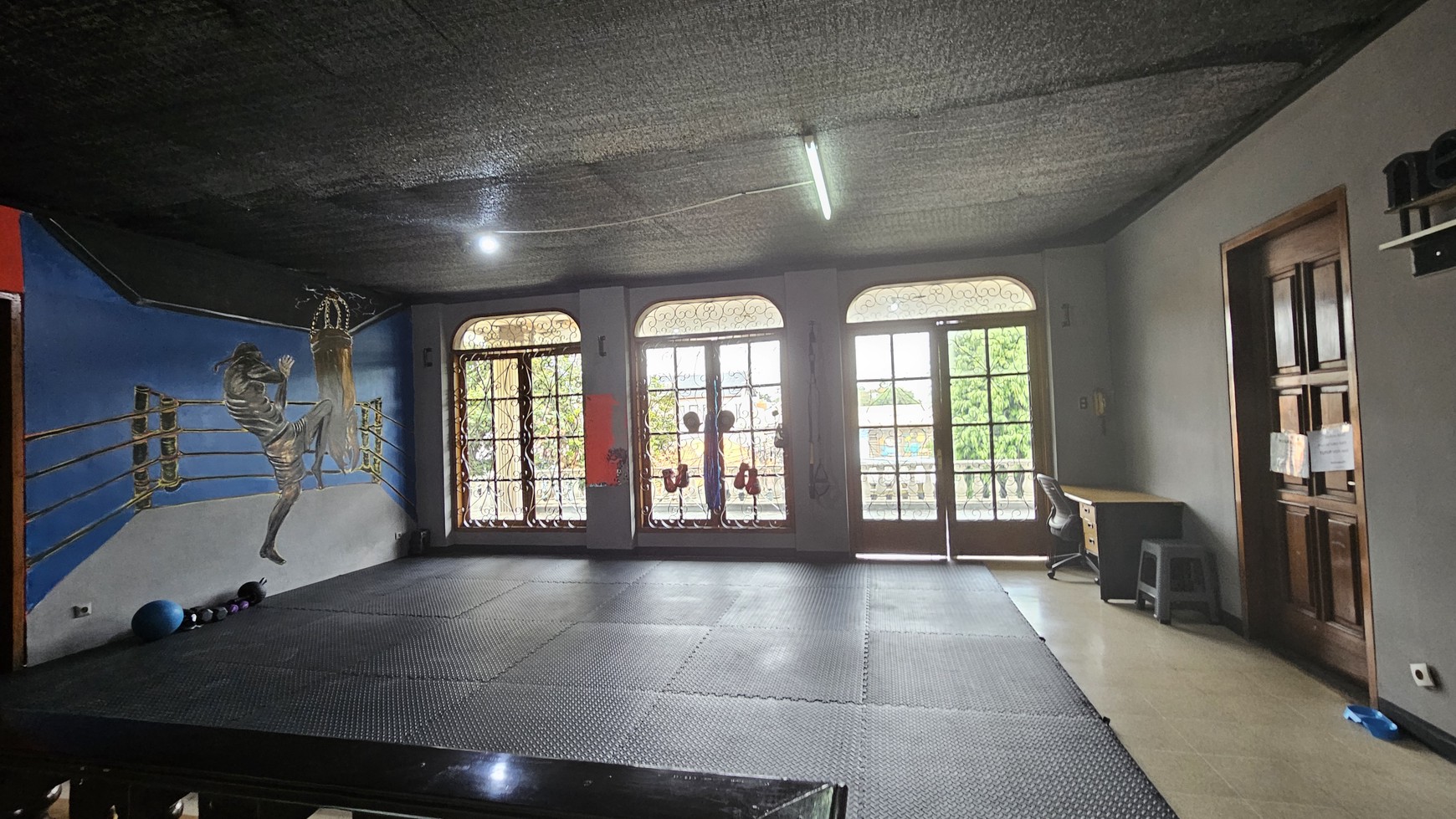 Dijual Rumah siap untuk usaha dan siap huni dengan kolam renang di kemang timur Jakarta Selatan