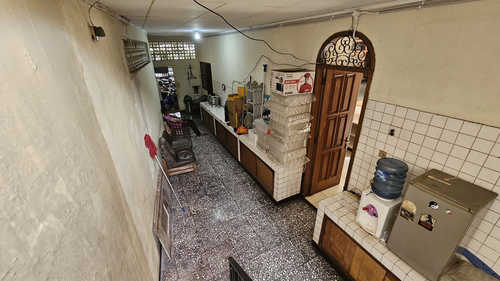 Rumah Siap untuk Usaha dan Siap Huni dengan  olam Renang di Kemang Timur, Jakarta Selatan