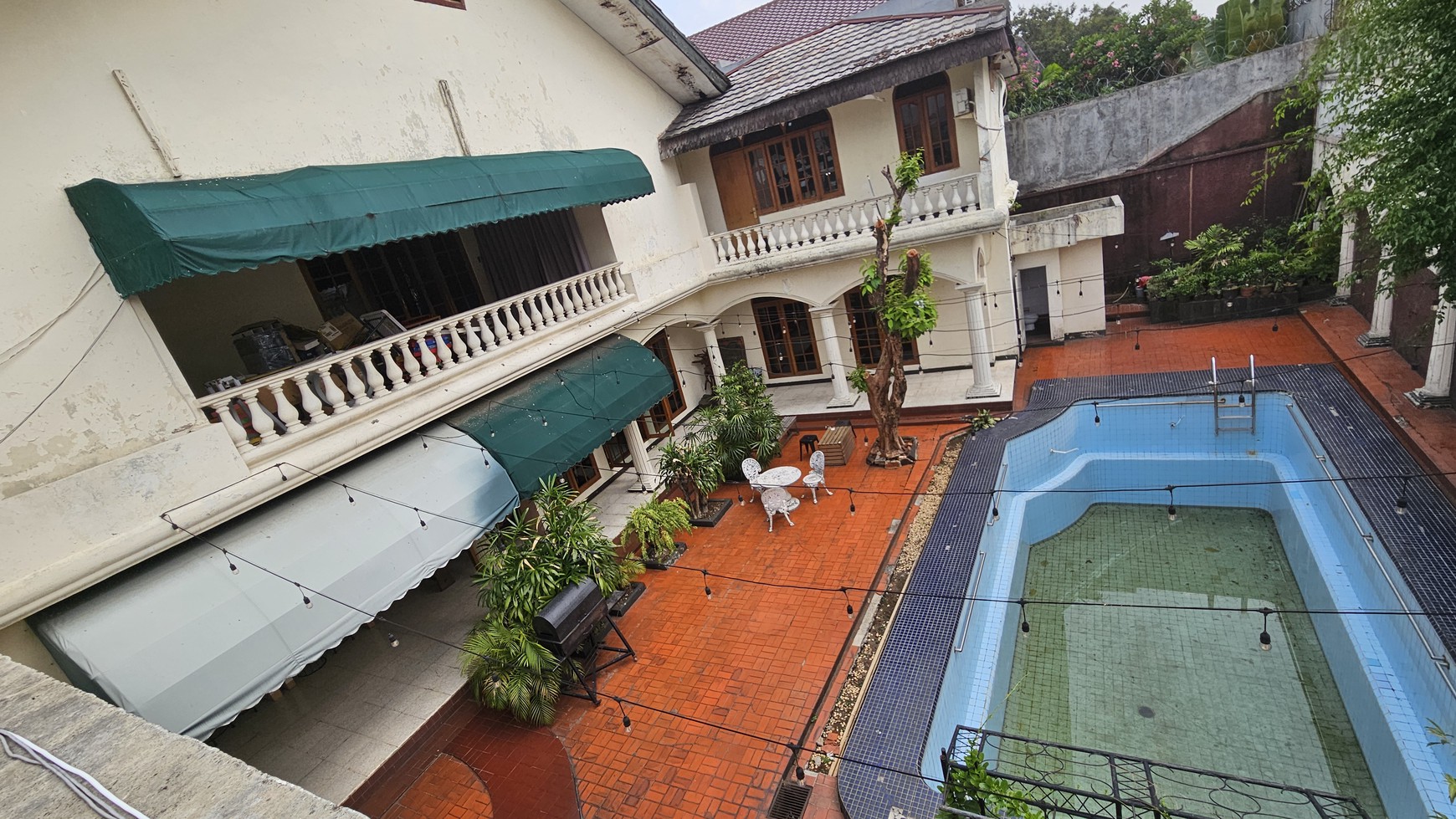 Rumah Siap untuk Usaha dan Siap Huni dengan  olam Renang di Kemang Timur, Jakarta Selatan