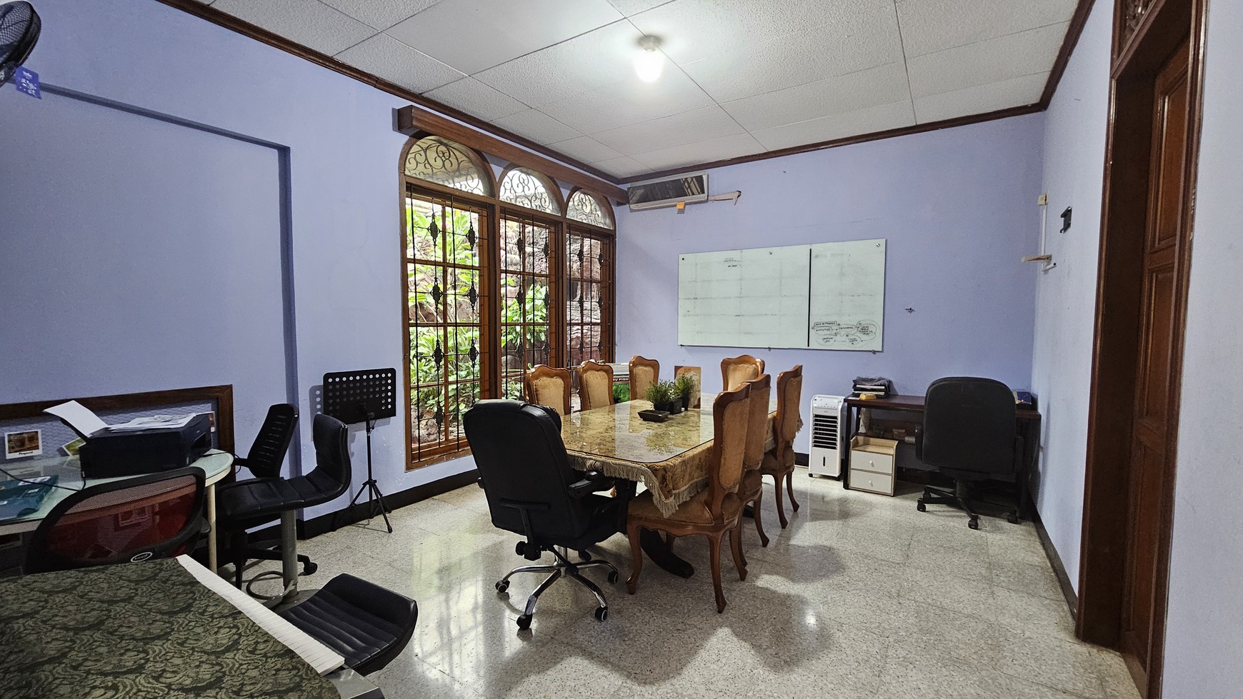 Rumah Siap untuk Usaha dan Siap Huni dengan  olam Renang di Kemang Timur, Jakarta Selatan