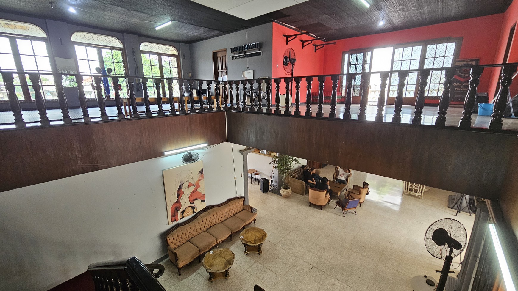 Rumah Siap untuk Usaha dan Siap Huni dengan  olam Renang di Kemang Timur, Jakarta Selatan