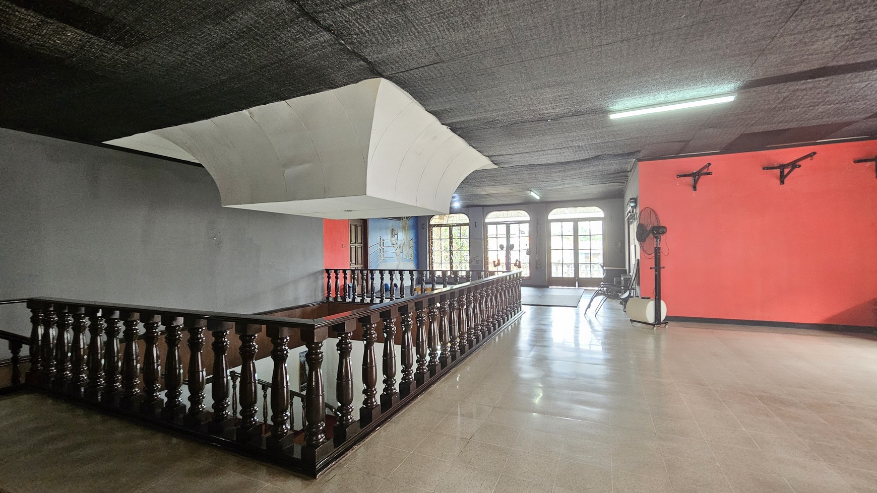 Rumah Siap untuk Usaha dan Siap Huni dengan  olam Renang di Kemang Timur, Jakarta Selatan