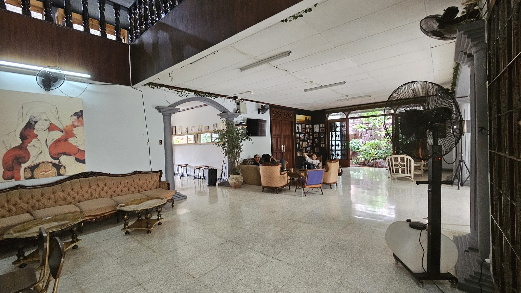 Rumah Siap untuk Usaha dan Siap Huni dengan  olam Renang di Kemang Timur, Jakarta Selatan