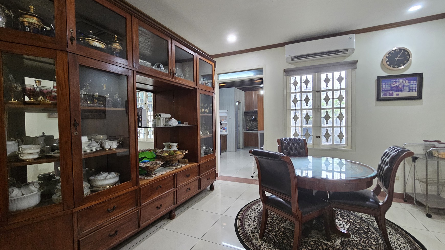 Rumah Siap Huni dan Asri dengan Taman Luas di Kemang Timur, Jakarta Selatan 