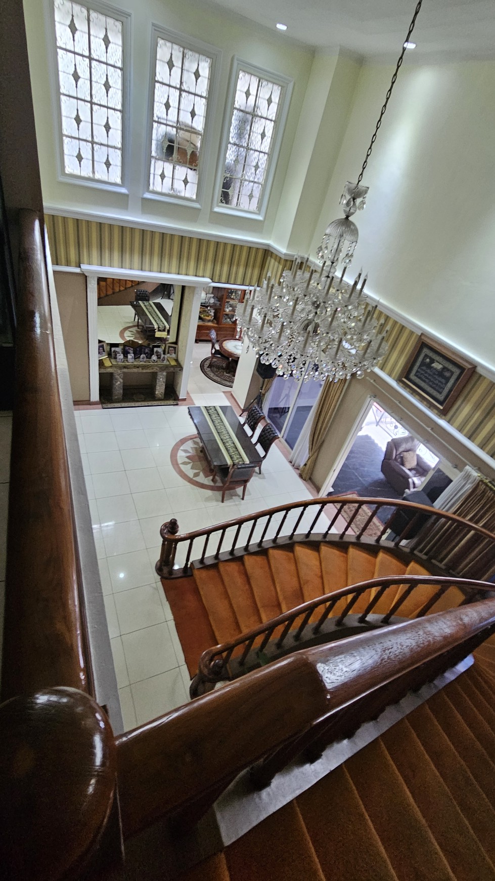 Rumah Siap Huni dan Asri dengan Taman Luas di Kemang Timur, Jakarta Selatan 