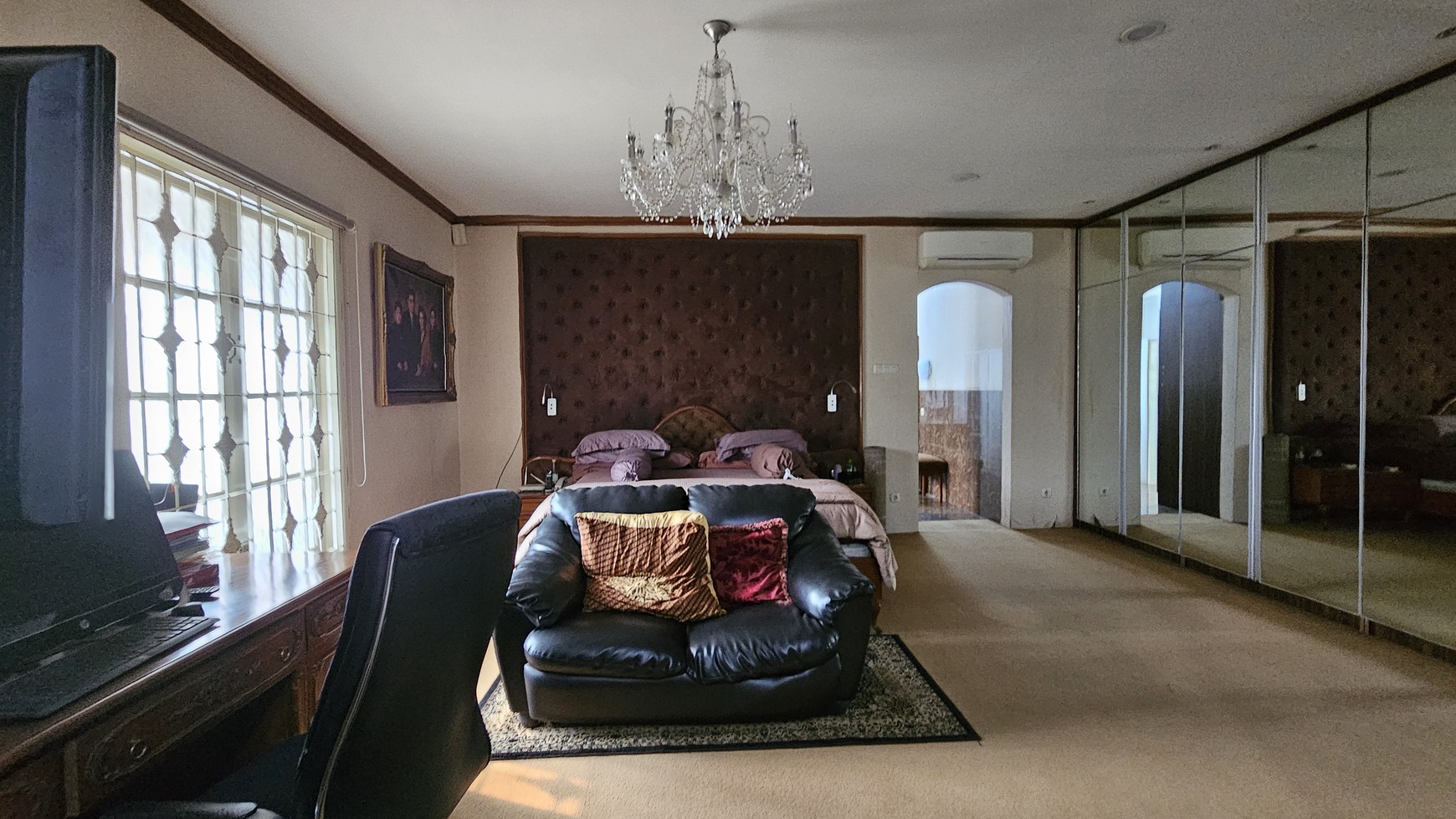 Rumah Siap Huni dan Asri dengan Taman Luas di Kemang Timur, Jakarta Selatan 