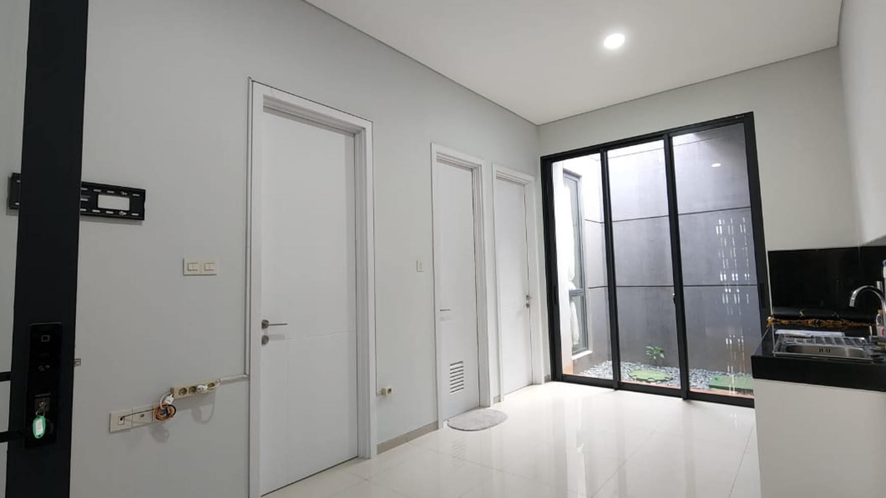 Rumah Siap Huni dengan Desain Minimalis Modern @Discovery Altezza